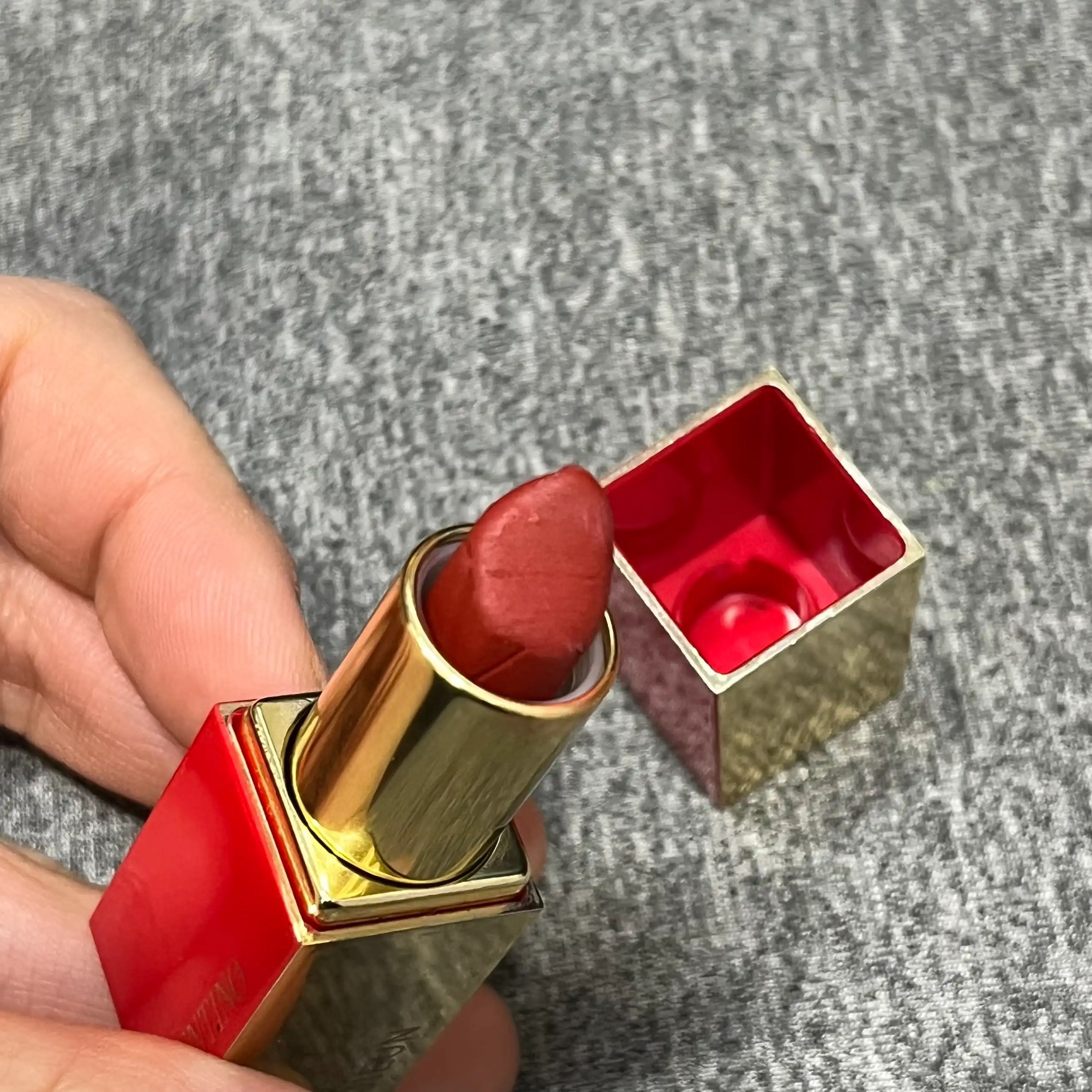 언니의파우치 리뷰 이미지 2 - [로쏘 발렌티노 매트 미니]