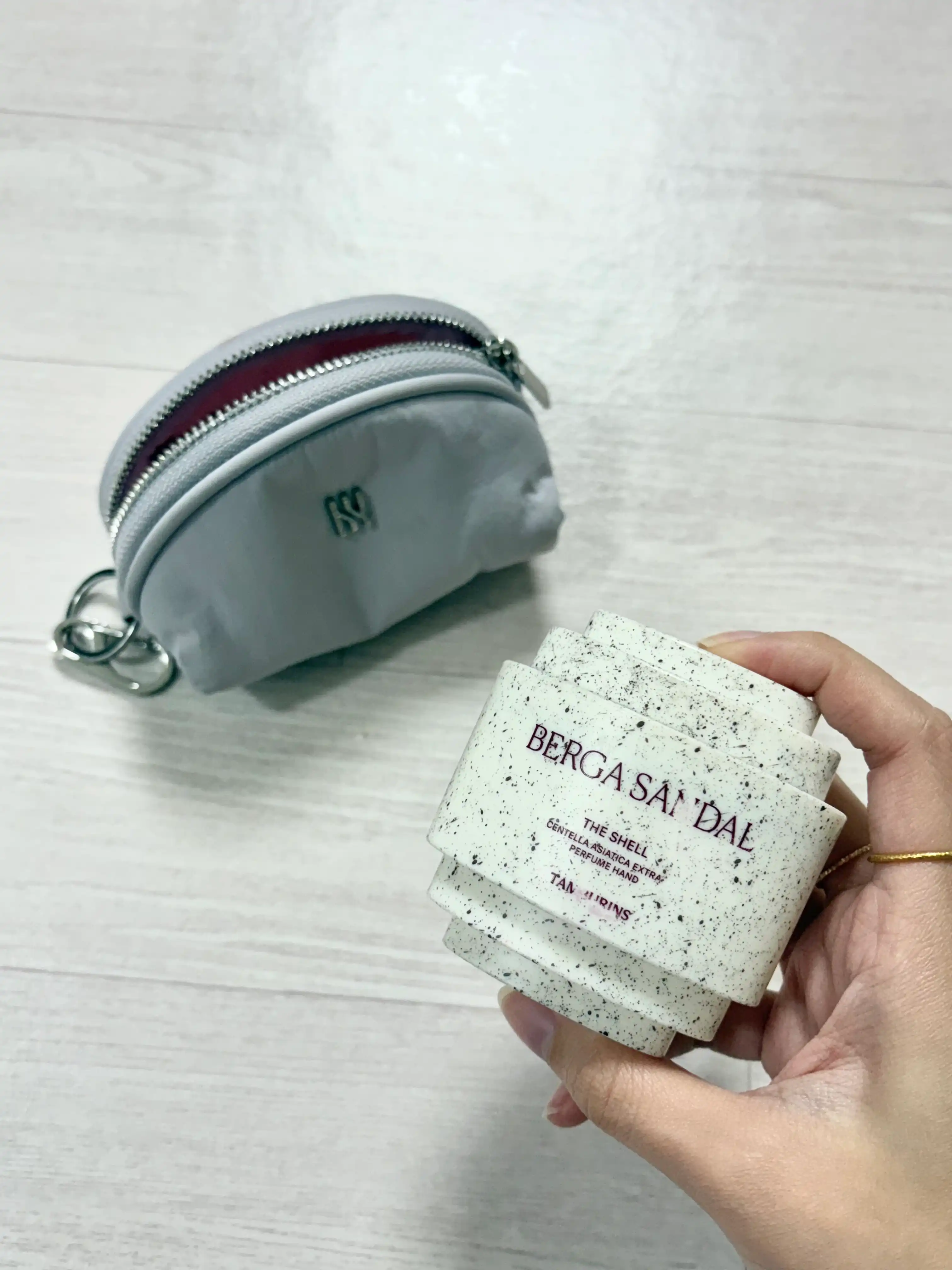 언니의파우치 리뷰 이미지 - [퍼퓸 쉘 엑스 핸드크림 [버가샌달]]