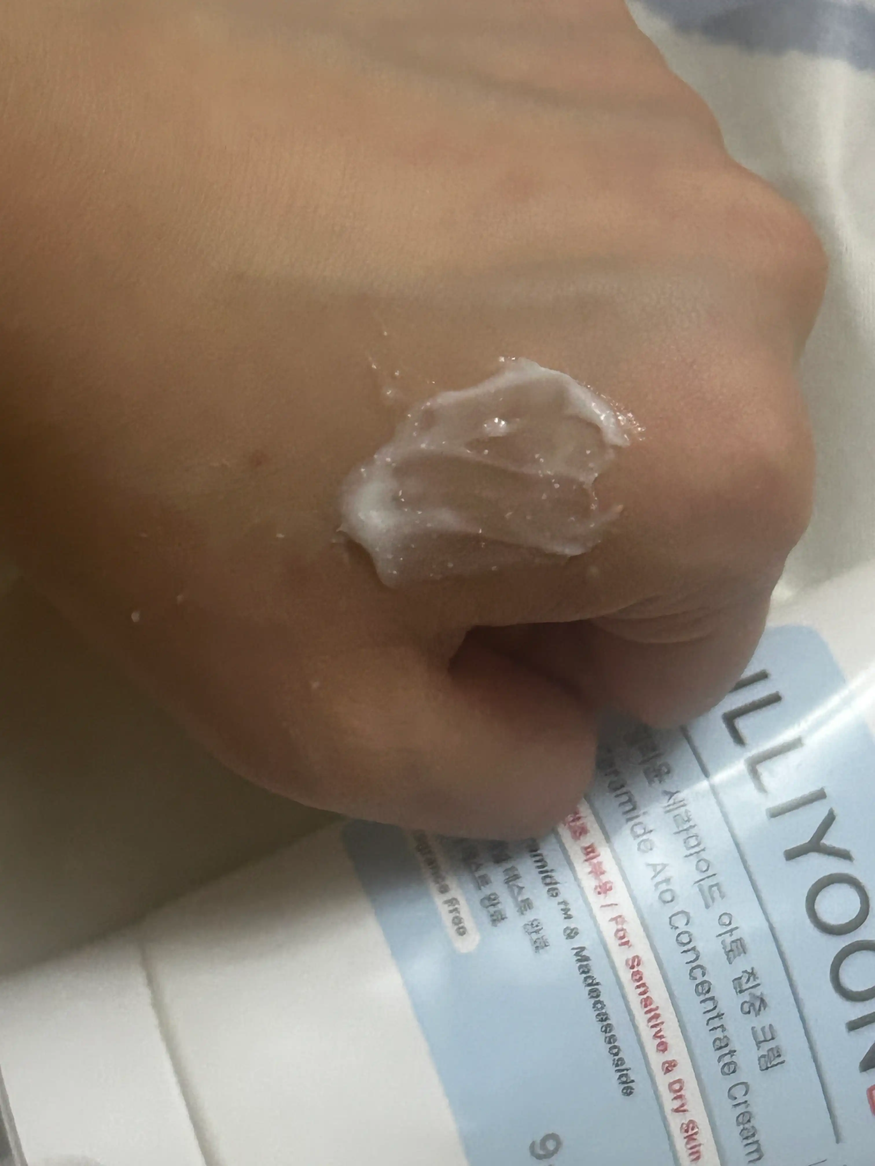 언니의파우치 리뷰 이미지 3 - [세라마이드 아토 집중 크림]