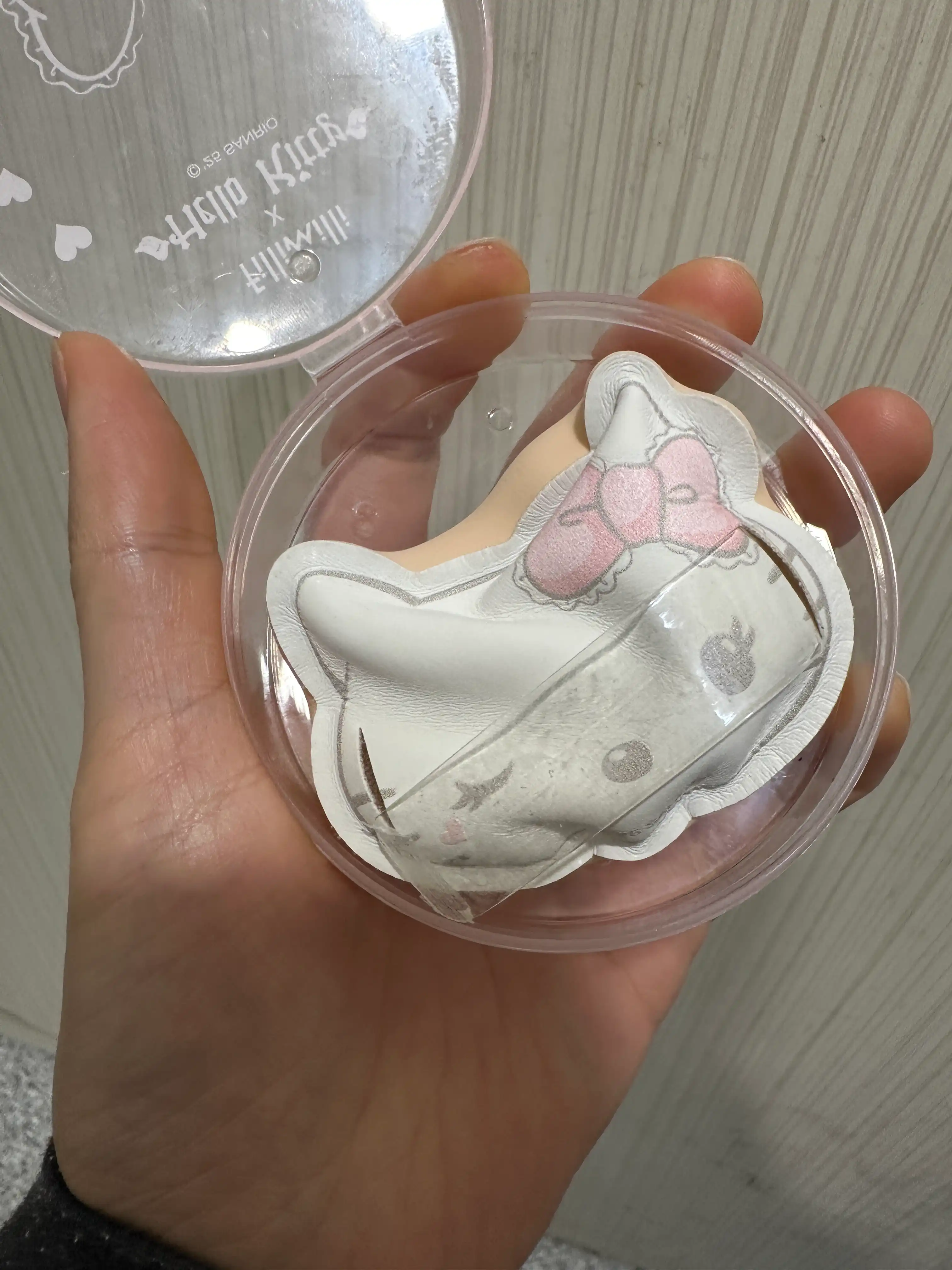 언니의파우치 리뷰 이미지 2 - [(필리밀리X헬로키티 천사와악마) 정교한 통통퍼프]