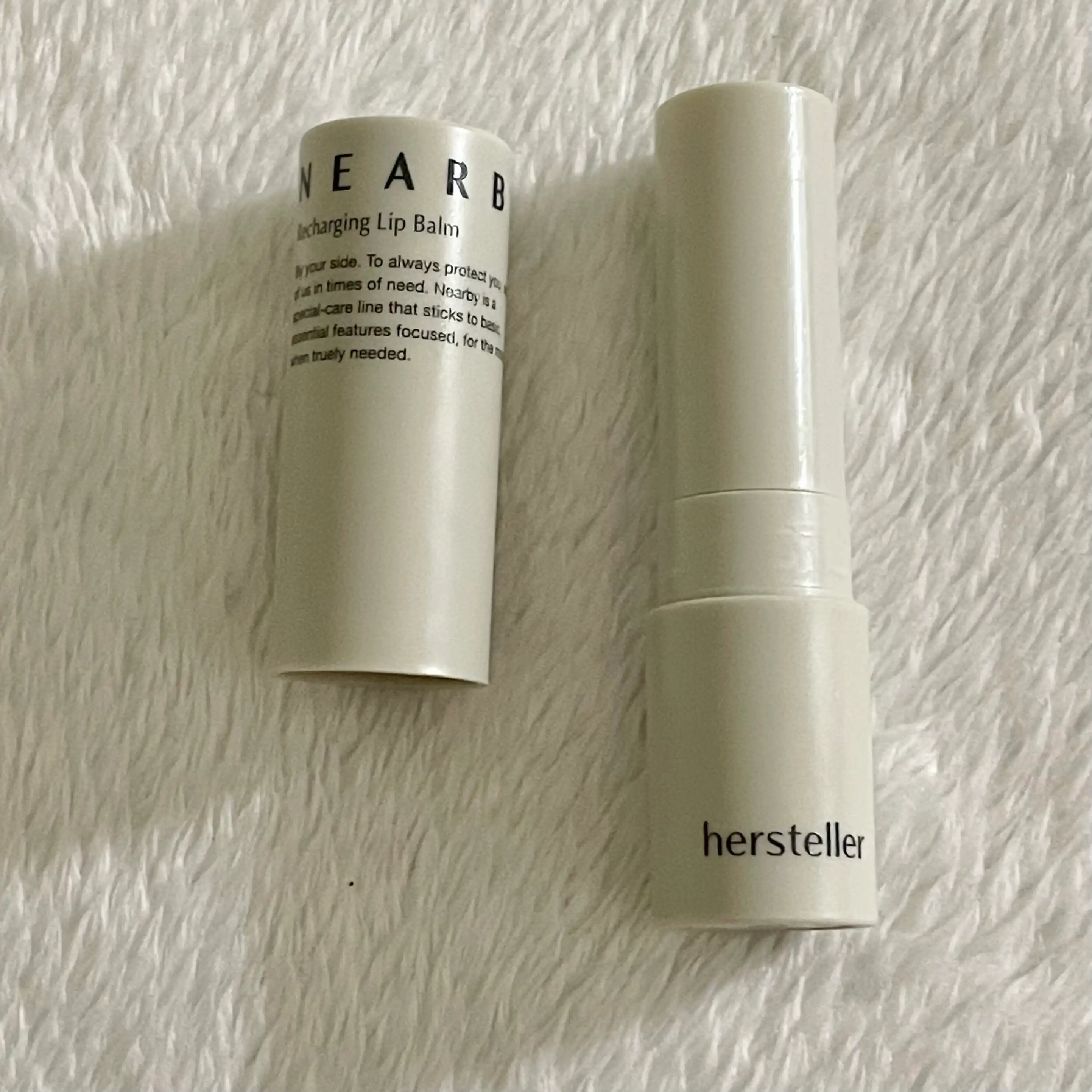 언니의파우치 리뷰 이미지 3 - [니어바이 리차징 립밤 [01 플레인]]