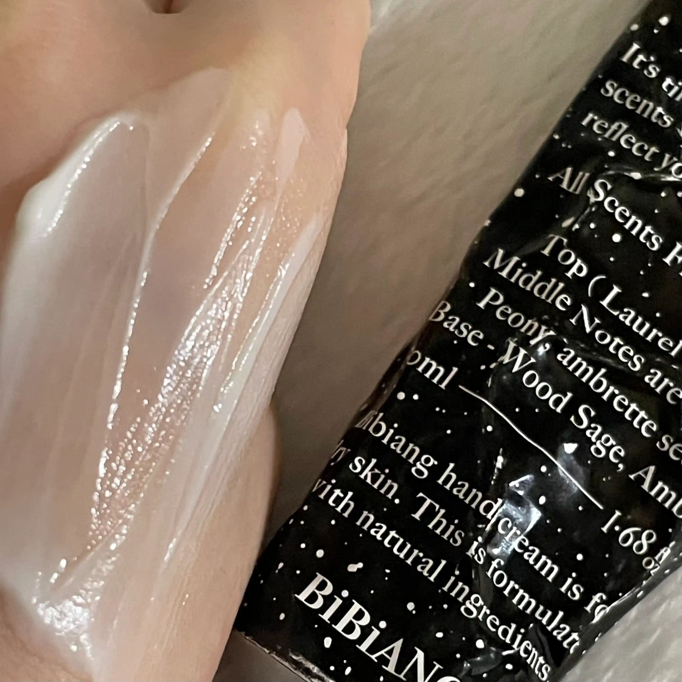 언니의파우치 리뷰 이미지 3 - [니치 퍼퓸 핸드크림 로스트우드]