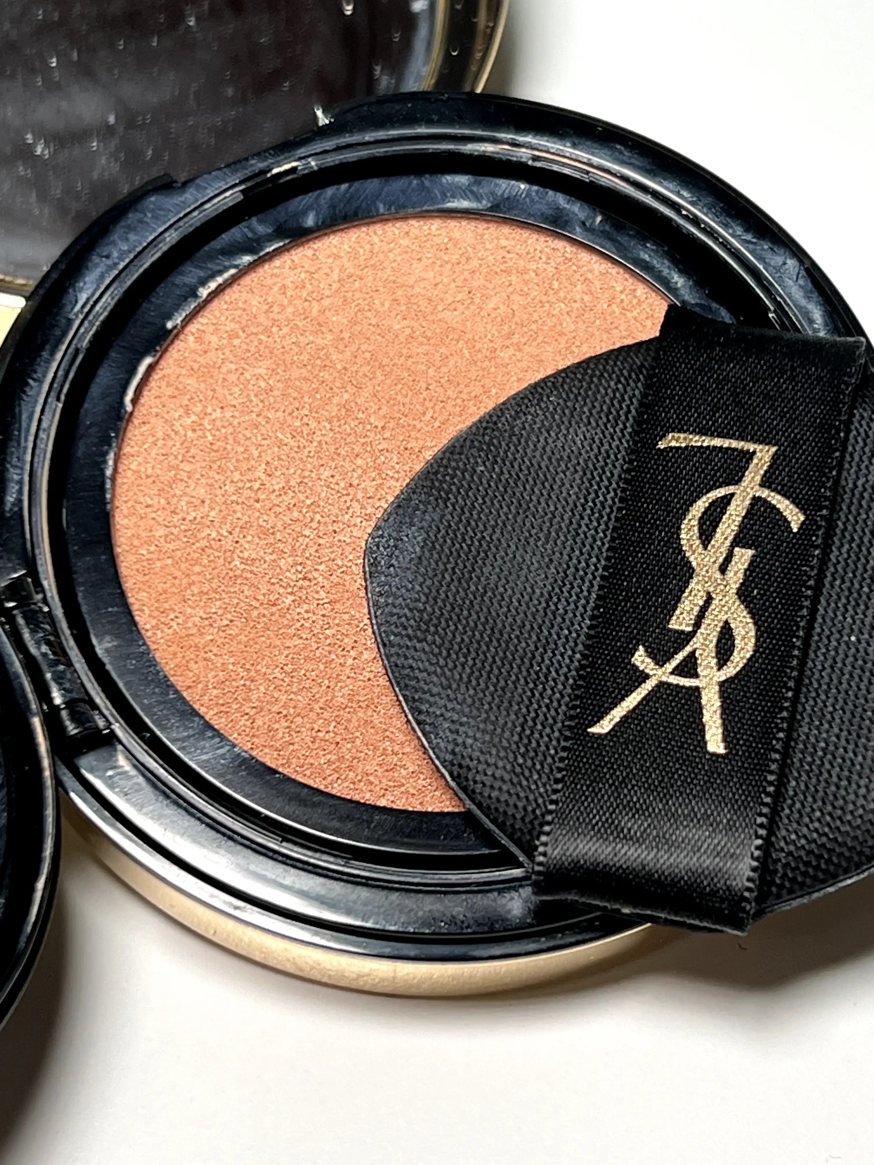 언니의파우치 리뷰 이미지 2 - [엉크르 드 뽀 꾸뛰르 쿠션 파운데이션]