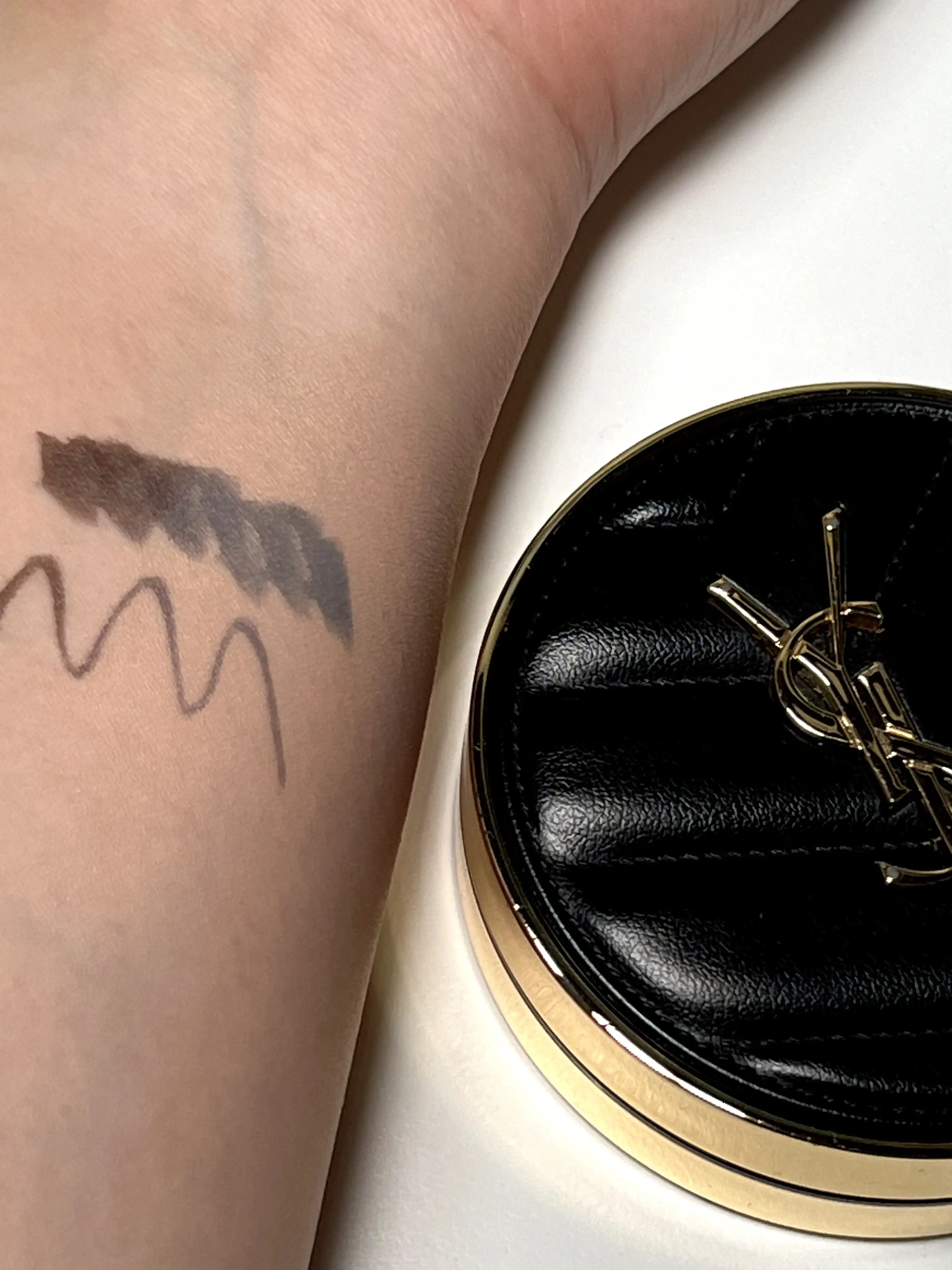 언니의파우치 리뷰 이미지 3 - [엉크르 드 뽀 꾸뛰르 쿠션 파운데이션]