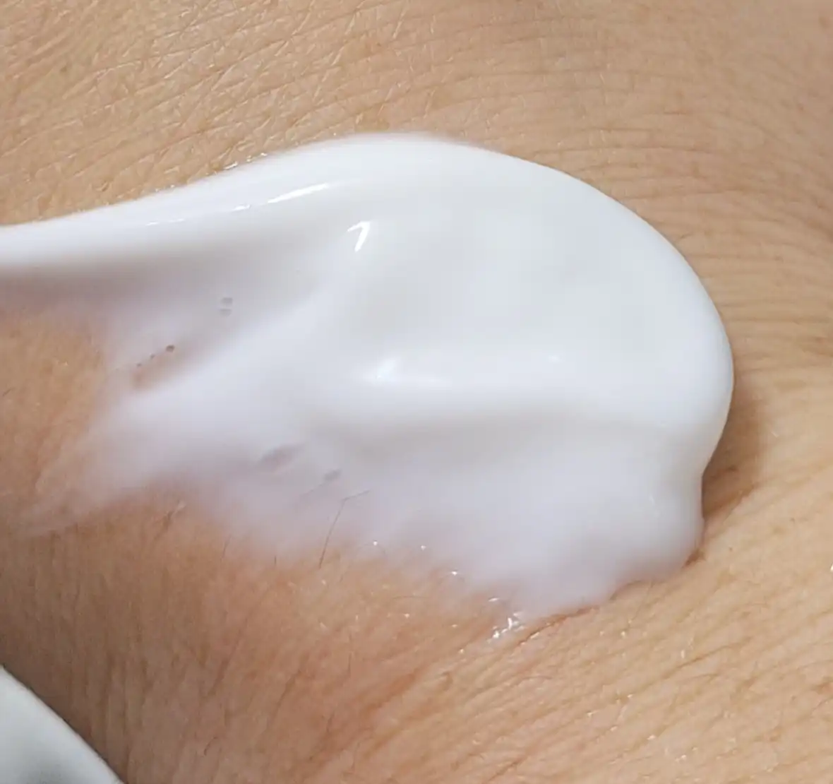 언니의파우치 리뷰 이미지 3 - [아이리스 너리싱 바디로션]