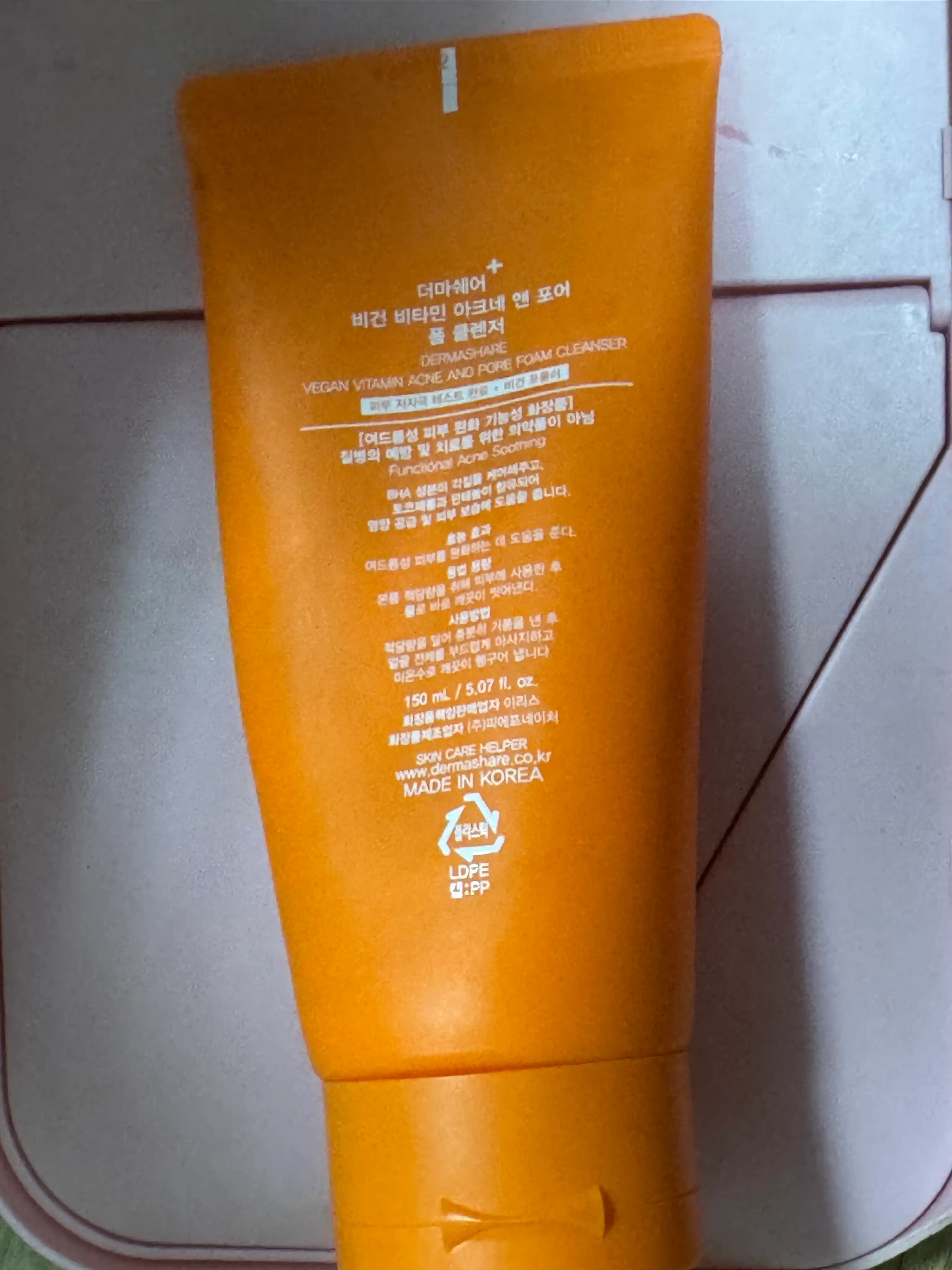 언니의파우치 리뷰 이미지 2 - [비건 비타민 아크네 앤 포어 폼 클렌저]