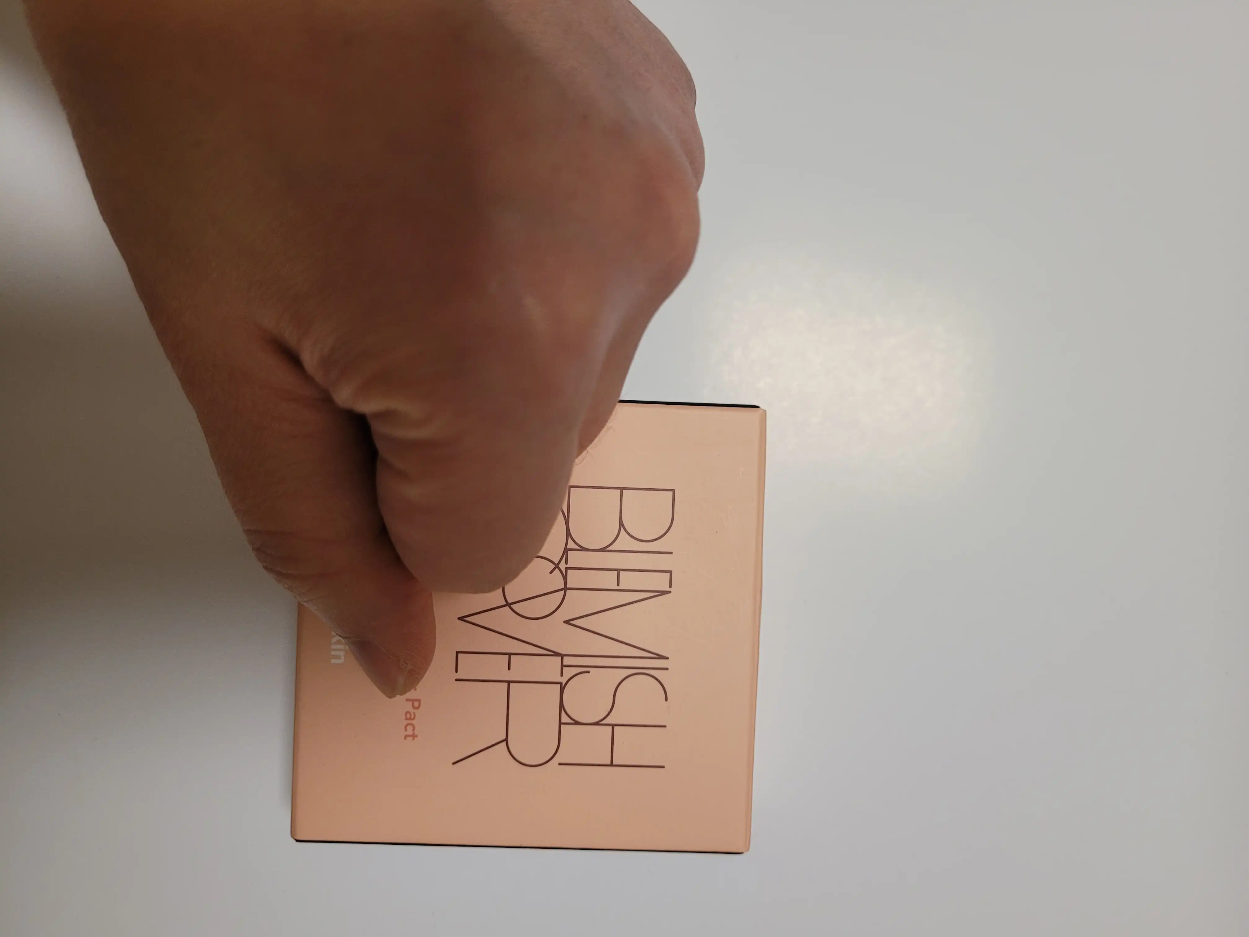 언니의파우치 리뷰 이미지 3 - [블레미쉬 커버 블러 팩트]