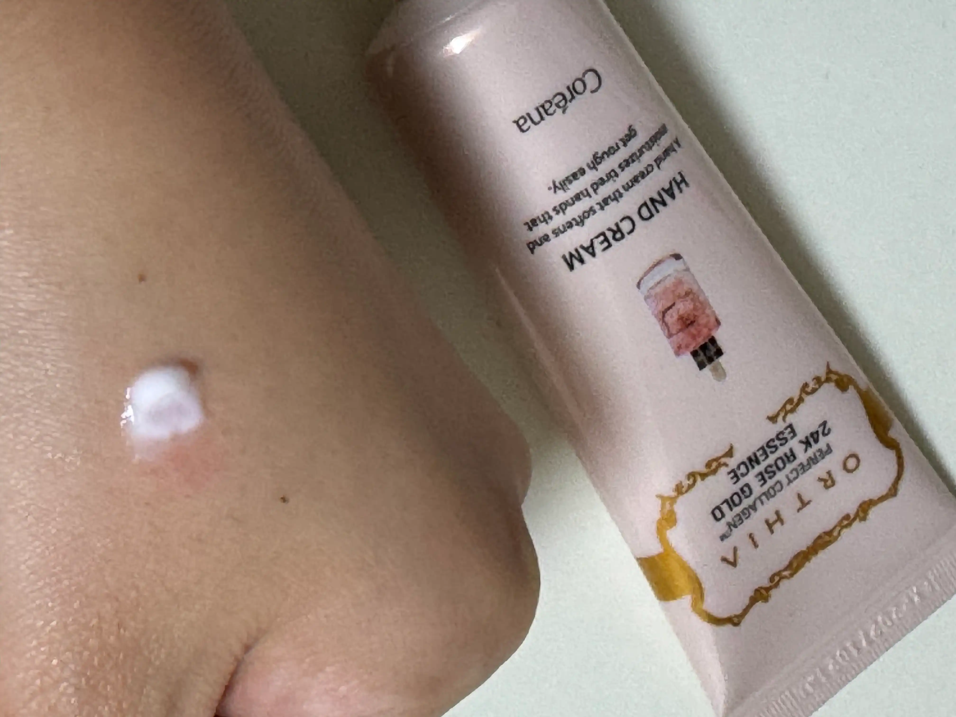 언니의파우치 리뷰 이미지 3 - [퍼펙트 콜라겐 티엠 24케이 로즈 골드 에센스 핸드 크림]