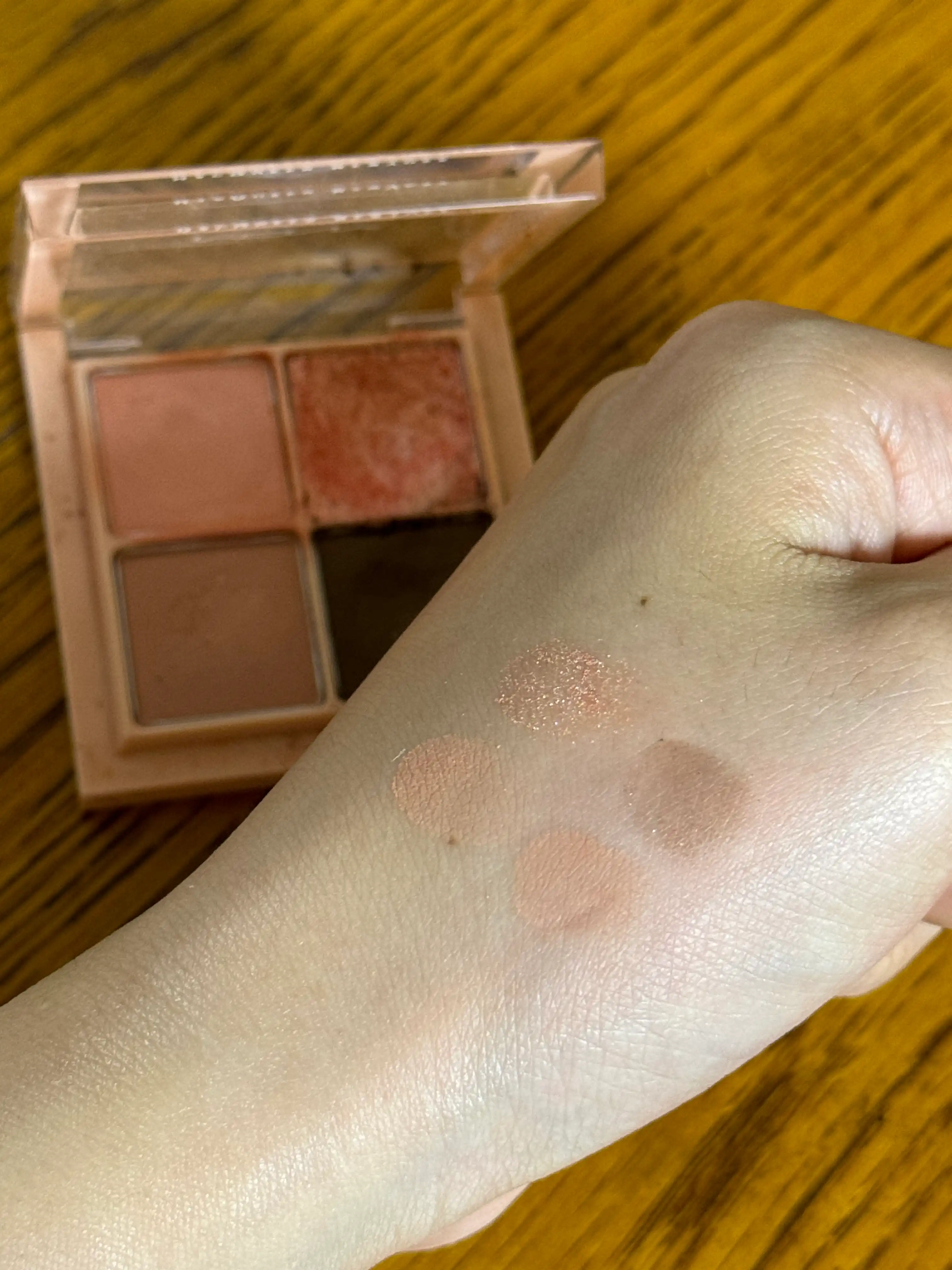 언니의파우치 리뷰 이미지 3 - [1001 톤온톤 섀도우 팔레트 프로4구 [말린코랄꽃잎]]