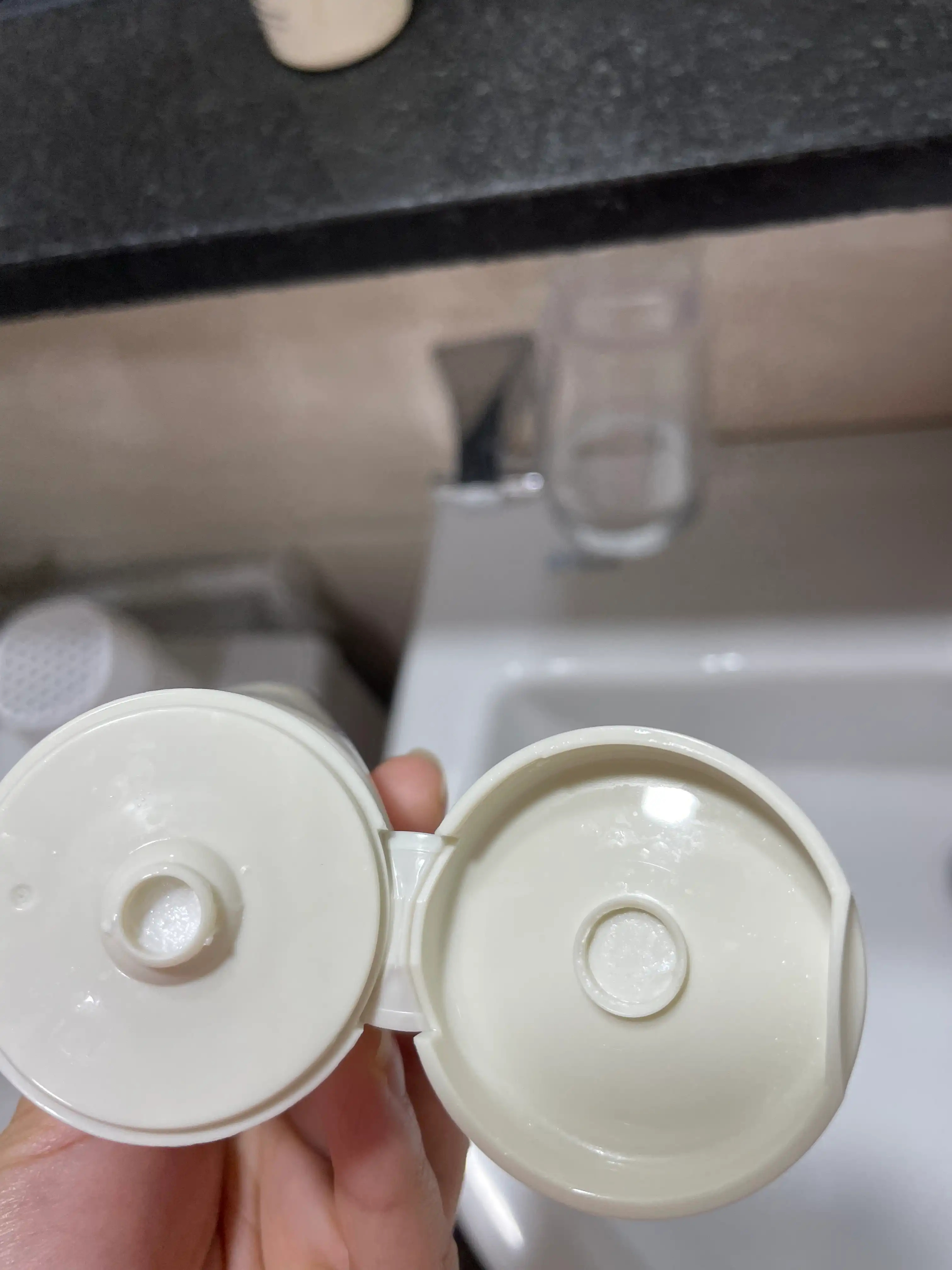 언니의파우치 리뷰 이미지 2 - [블루베리 리밸런싱 5.5 클렌저]