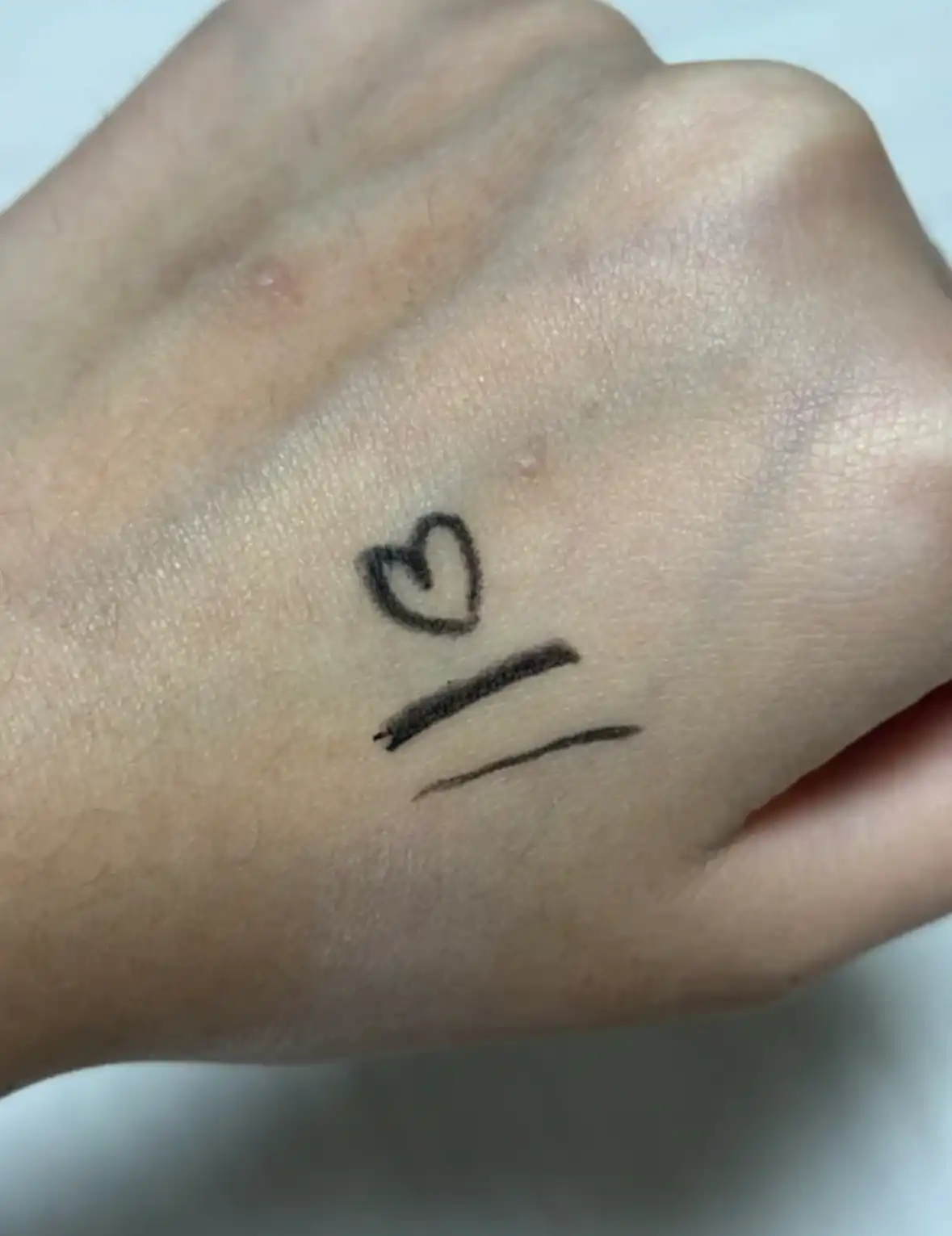 언니의파우치 리뷰 이미지 3 - [크림 핏 펜슬 라이너 초슬림 타원심]