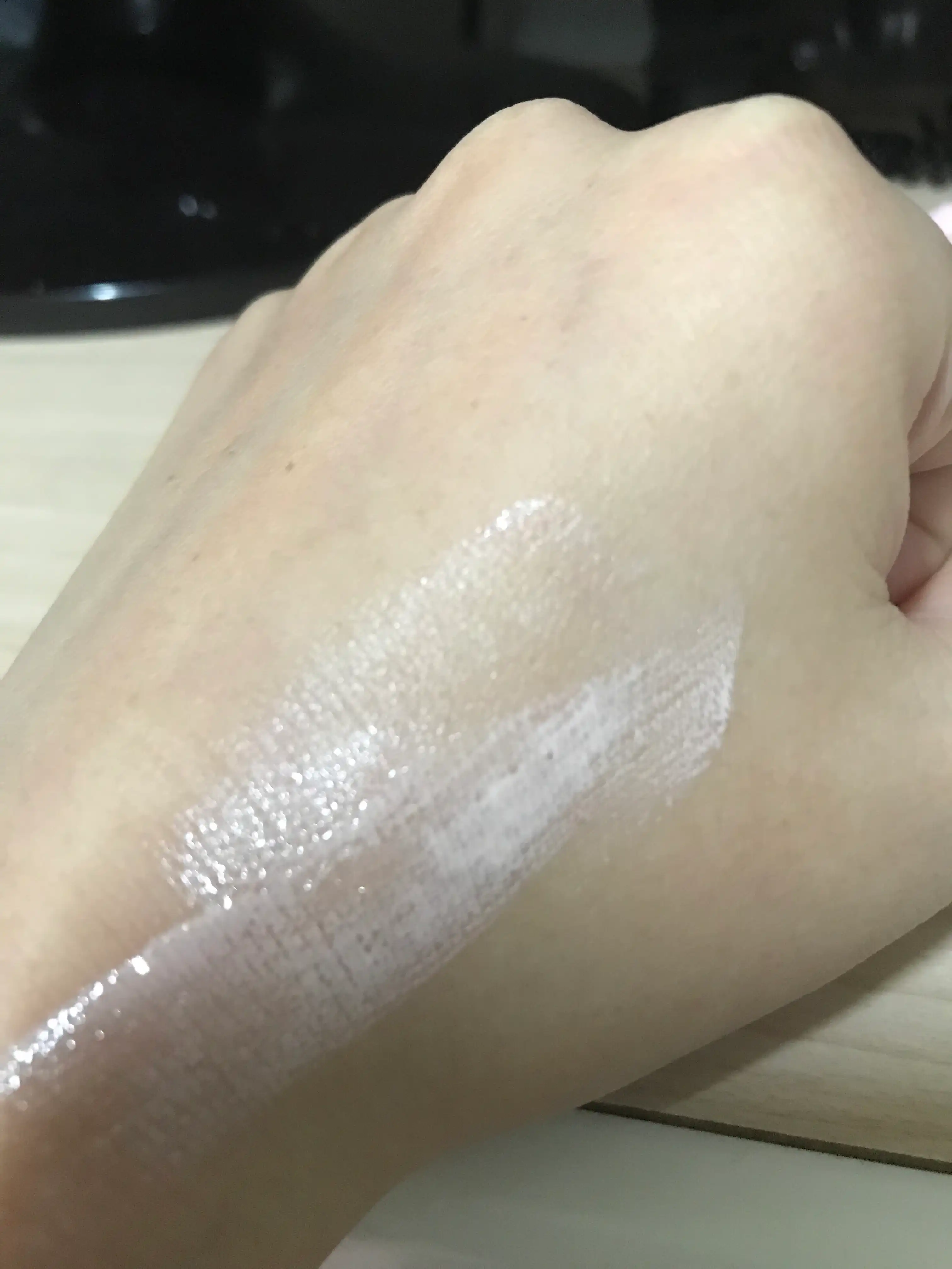 언니의파우치 리뷰 이미지 4 - [비타민씨 잡티 톤업 선스크린]