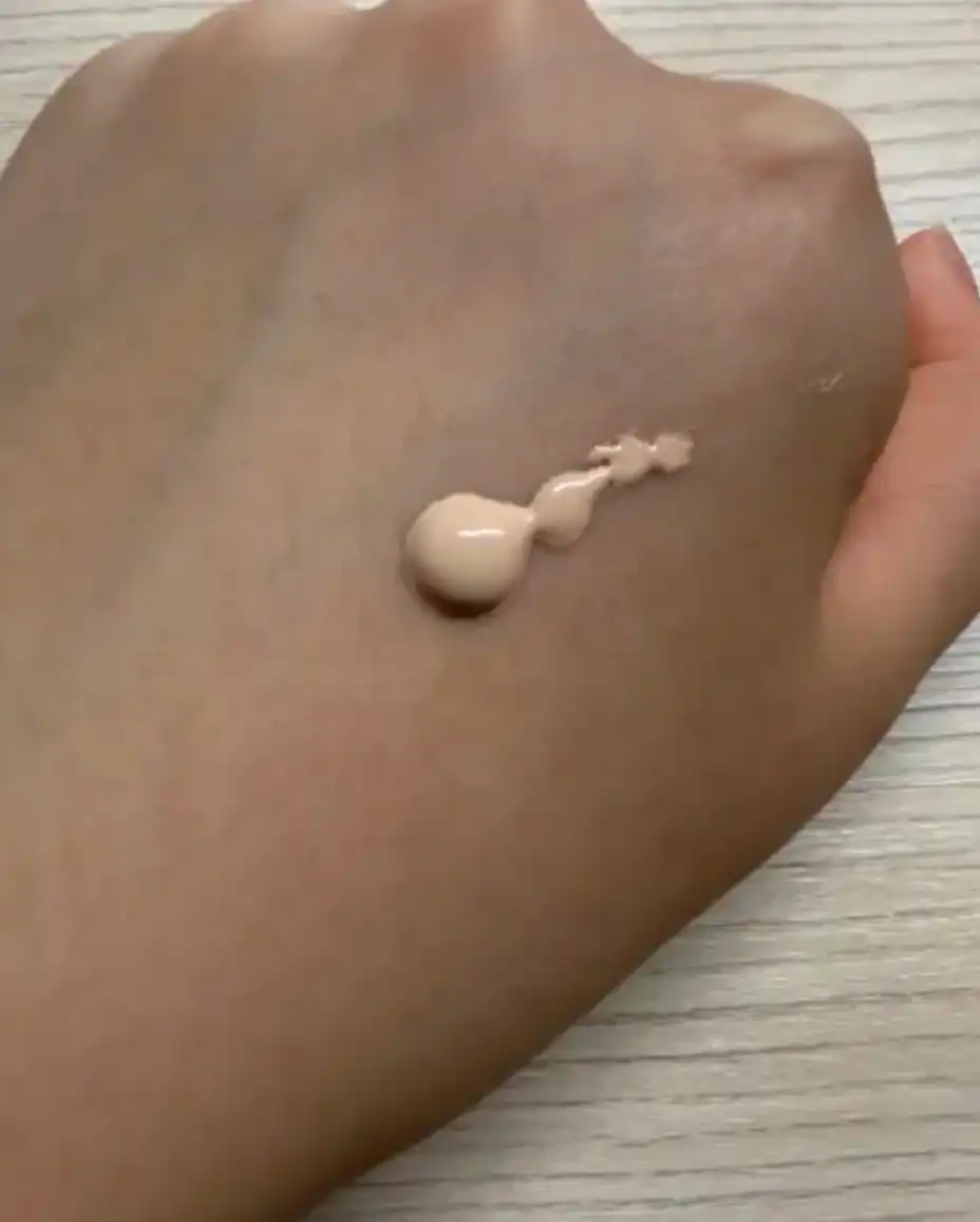 언니의파우치 리뷰 이미지 2 - [(태닝 산리오캐릭터즈 에디션) 심리스 웨어 파운데이션]