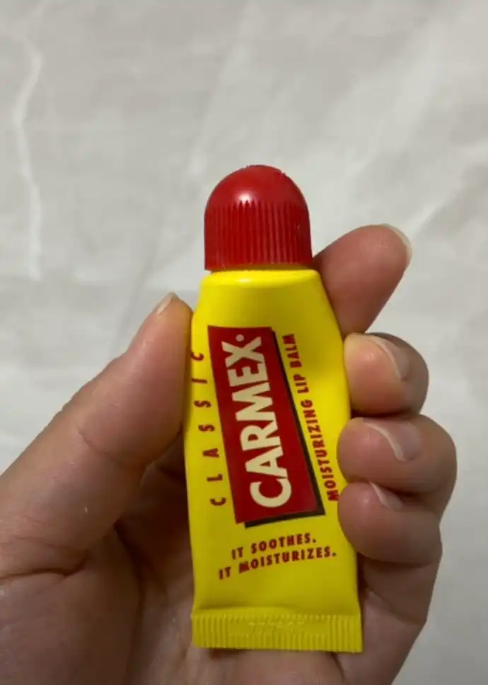 언니의파우치 리뷰 이미지 3 - [모이스처라이징 립밤 클래식 튜브형]