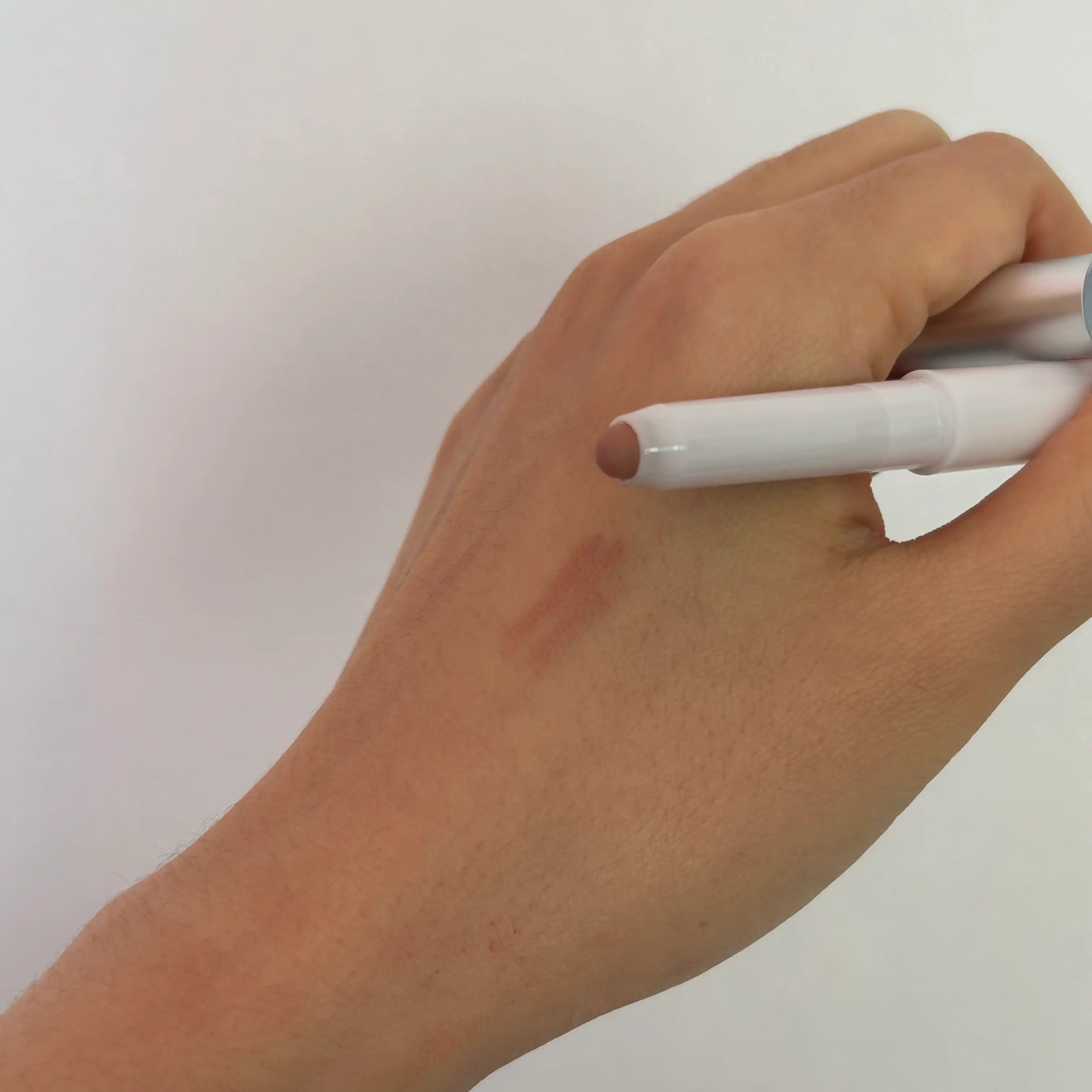 언니의파우치 리뷰 이미지 2 - [도트 온 무드 라인프루프 립펜슬]