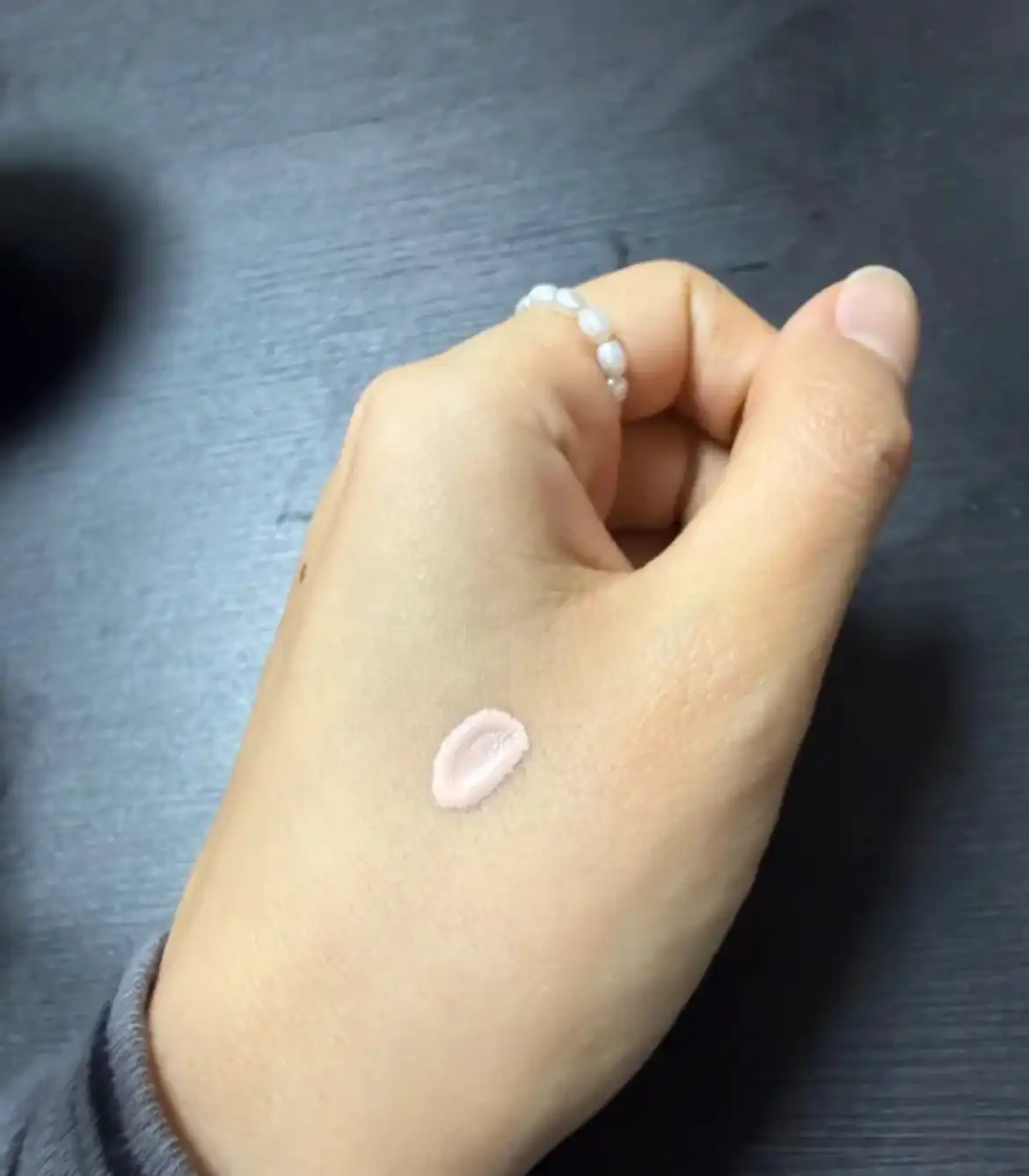 언니의파우치 리뷰 이미지 2 - [롱래스팅 팁 컨실러]