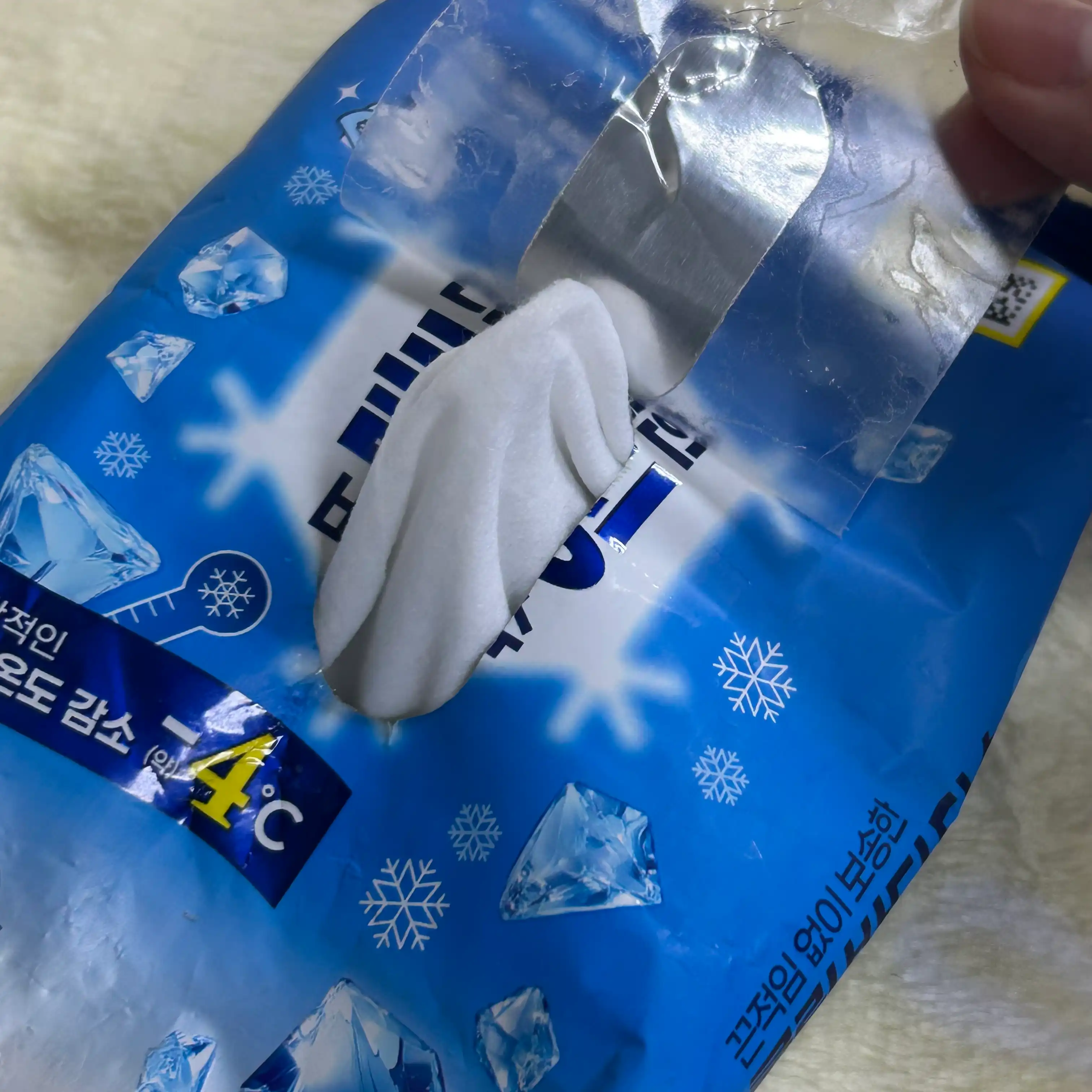 언니의파우치 리뷰 이미지 2 - [강력 쿨링 물티슈]