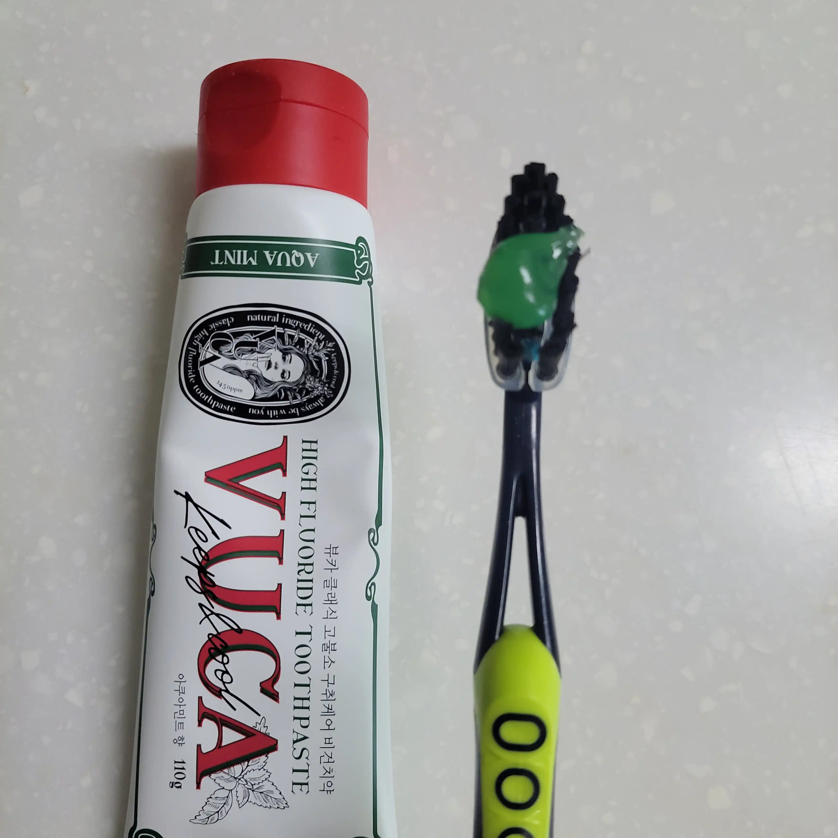 언니의파우치 리뷰 이미지 2 - [클래식 고불소 구취케어 치약 [아쿠아민트향]]