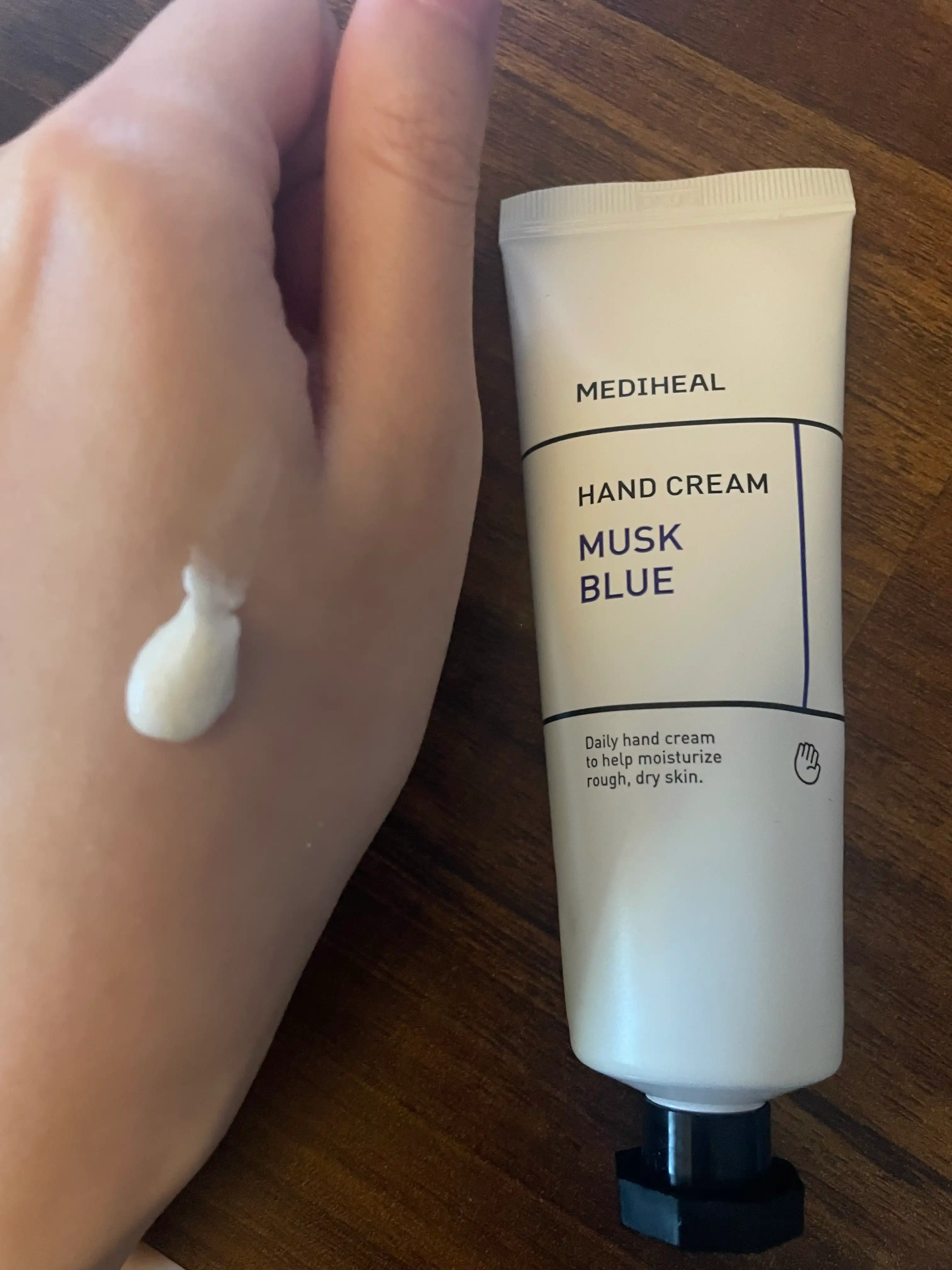 언니의파우치 리뷰 이미지 3 - [손애다 핸드크림 [머스크 블루]]