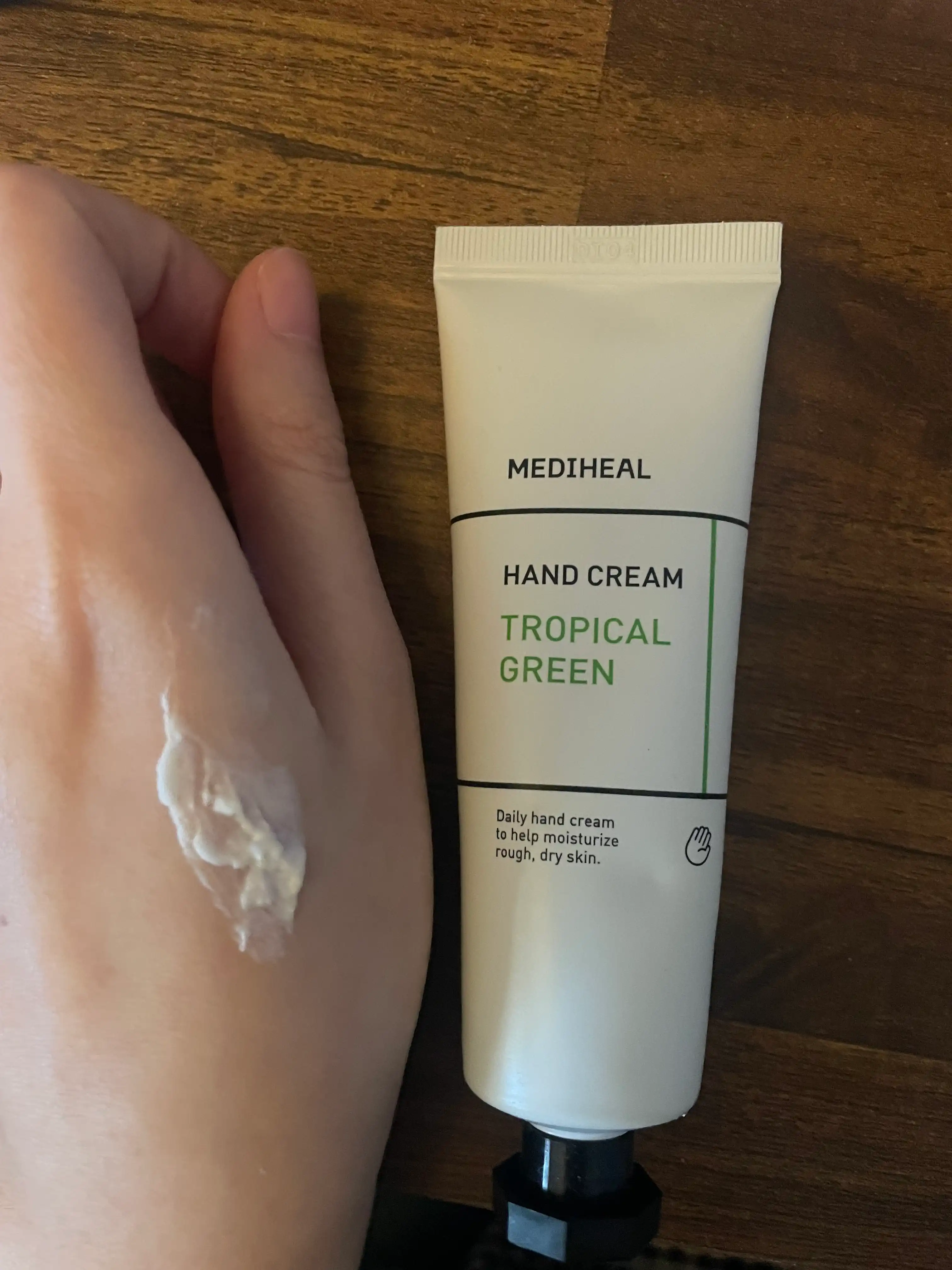 언니의파우치 리뷰 이미지 3 - [손애다 핸드크림 [트로피컬 그린]]