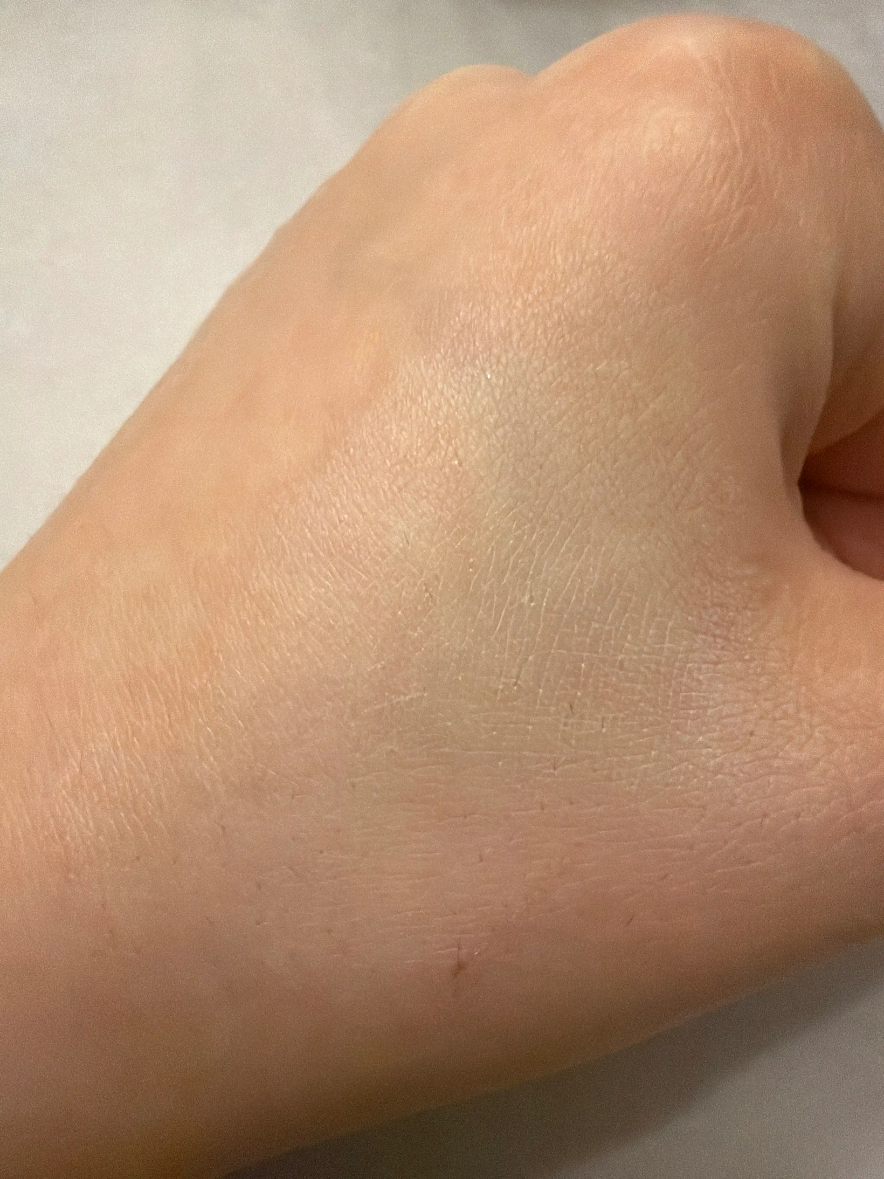 언니의파우치 리뷰 이미지 3 - [(태닝 산리오캐릭터즈 에디션) 심리스 웨어 파운데이션]