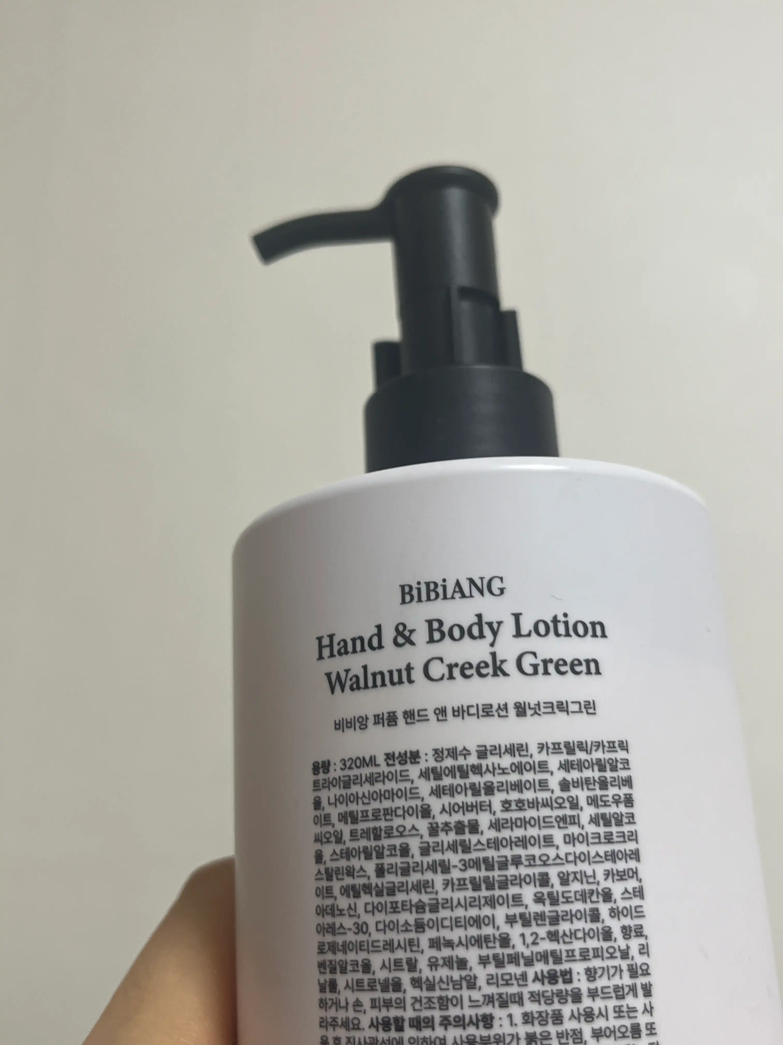 언니의파우치 리뷰 이미지 2 - [니치 퍼퓸 핸드 앤 바디로션 월넛 크릭 그린]