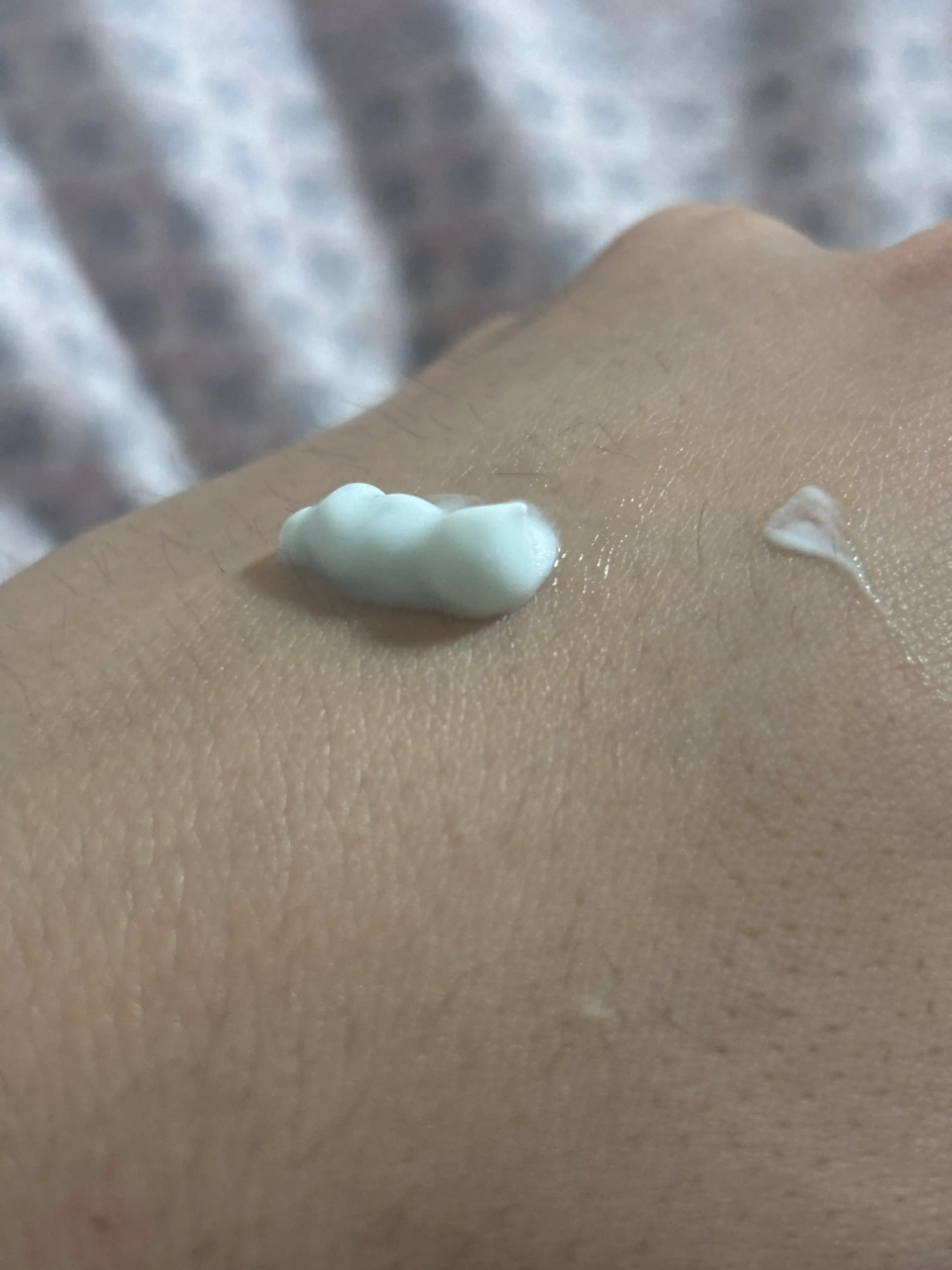 언니의파우치 리뷰 이미지 3 - [포어 제로 오일 컨트롤 선크림]