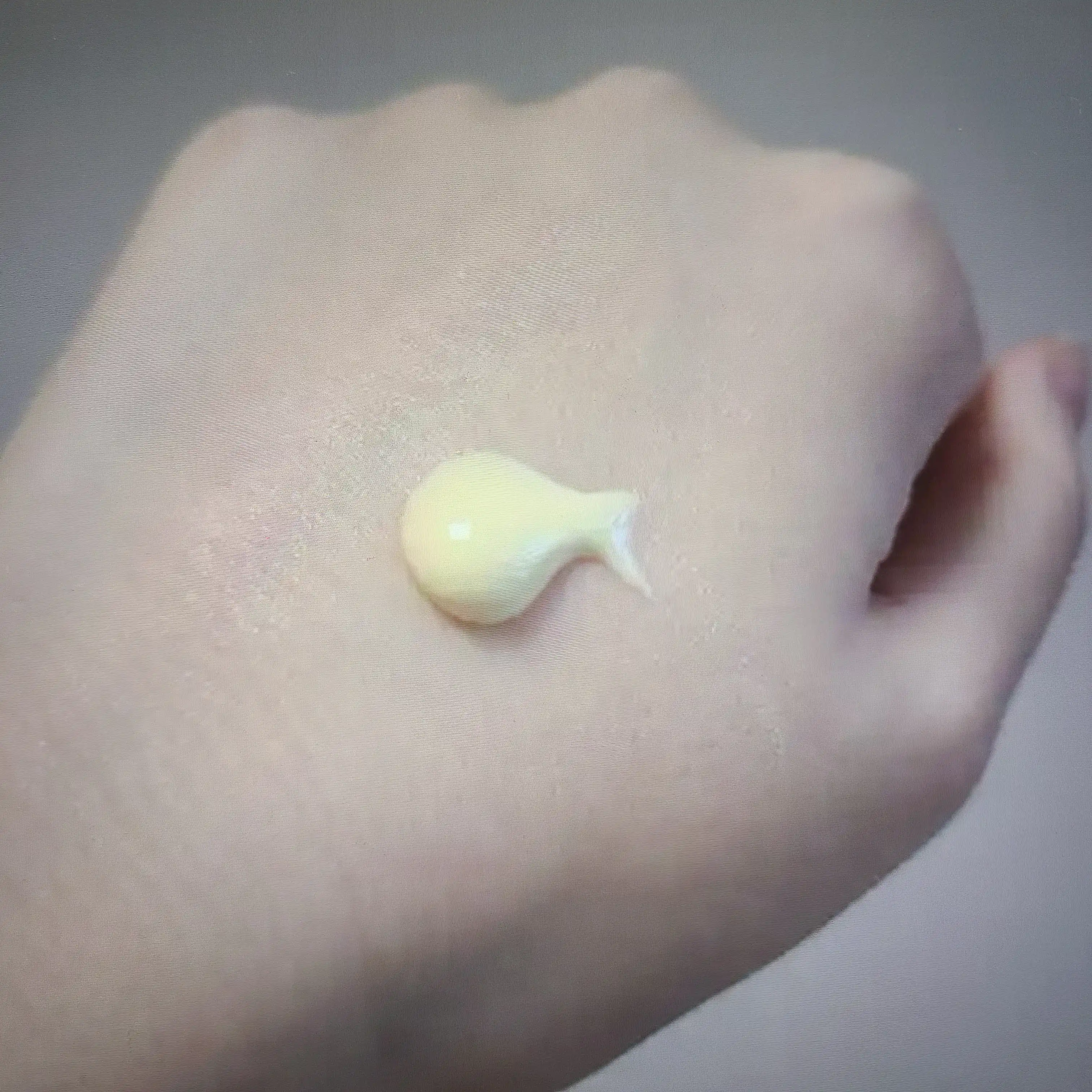 언니의파우치 리뷰 이미지 2 - [리포좀 비타민C 톤 프라이머 선]