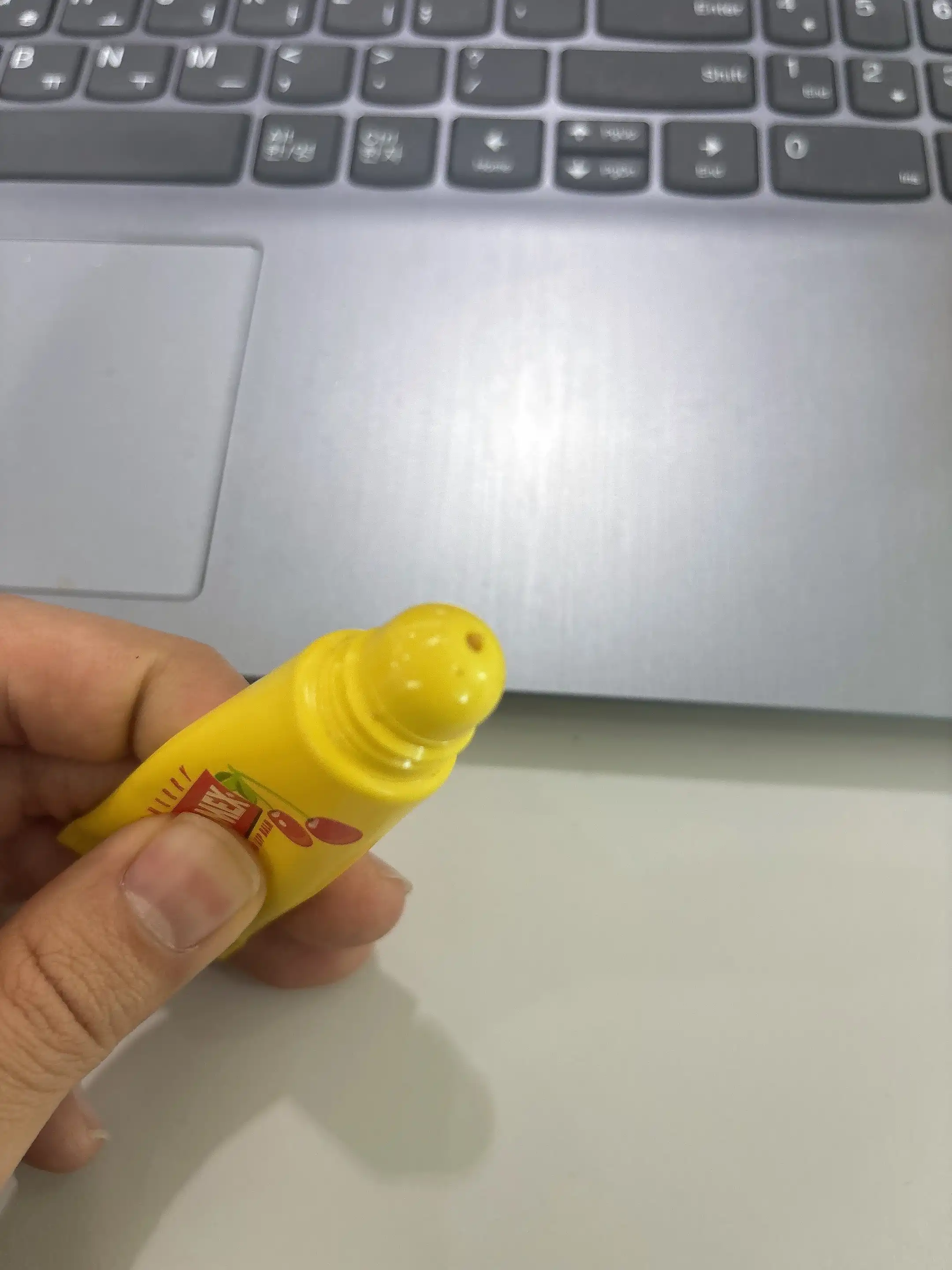 언니의파우치 리뷰 이미지 2 - [모이스처라이징 립밤 체리 튜브형]