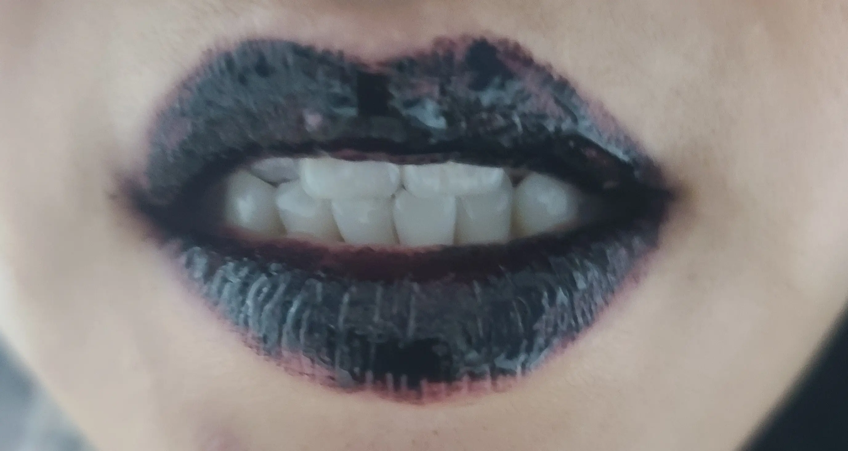 선택된 언니의파우치 리뷰 이미지 - [블랙 필 오프 립 타투 틴트]