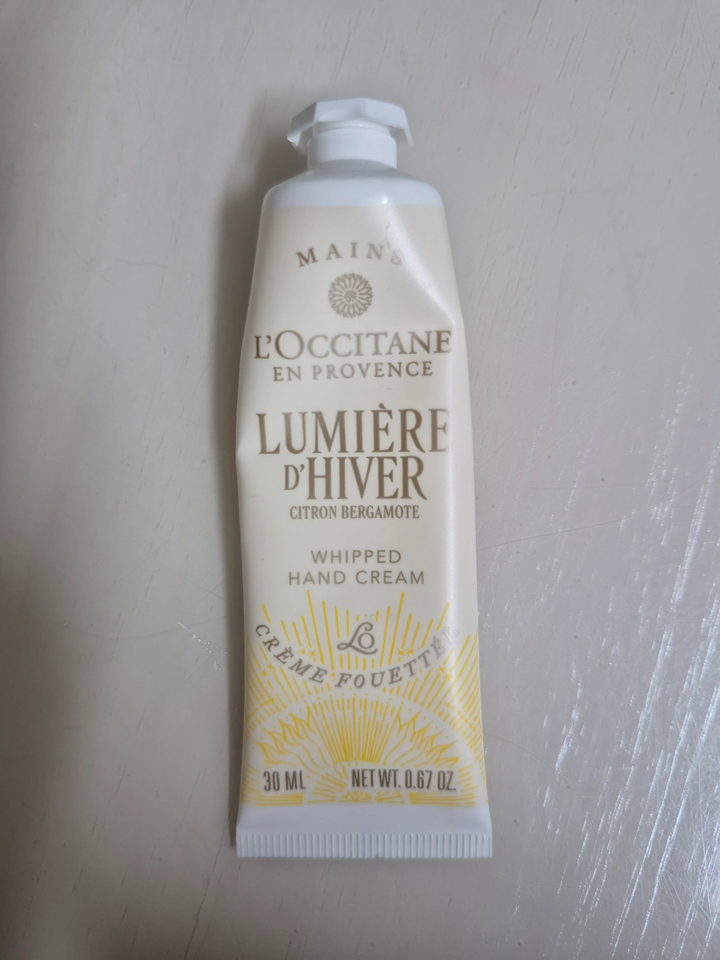 선택된 언니의파우치 리뷰 이미지 - [2025 홀리데이 에디션 뤼미에르 디 휩드 핸드크림]