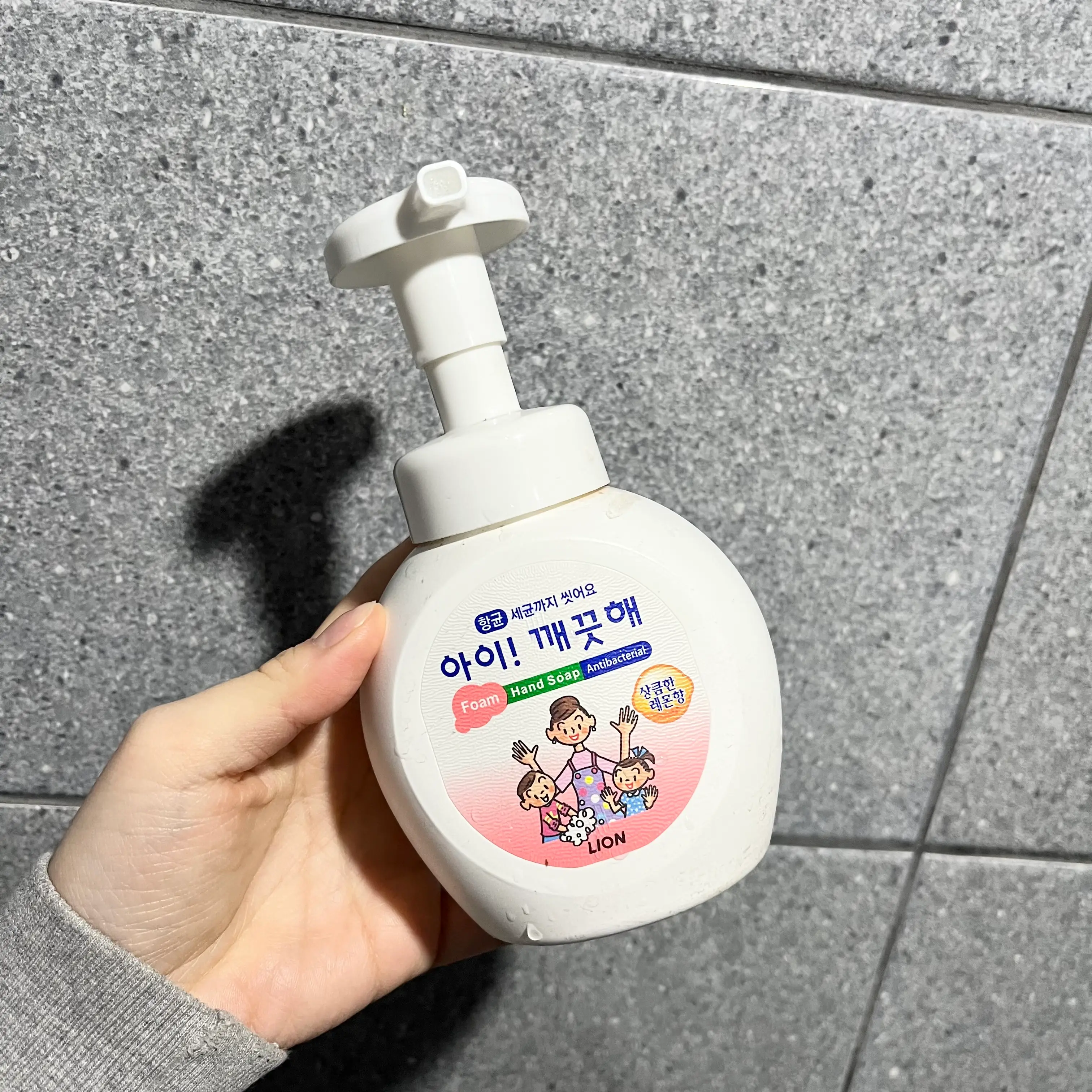 선택된 언니의파우치 리뷰 이미지 - [아이깨끗해 항균 폼 핸드솝 [레몬향]]