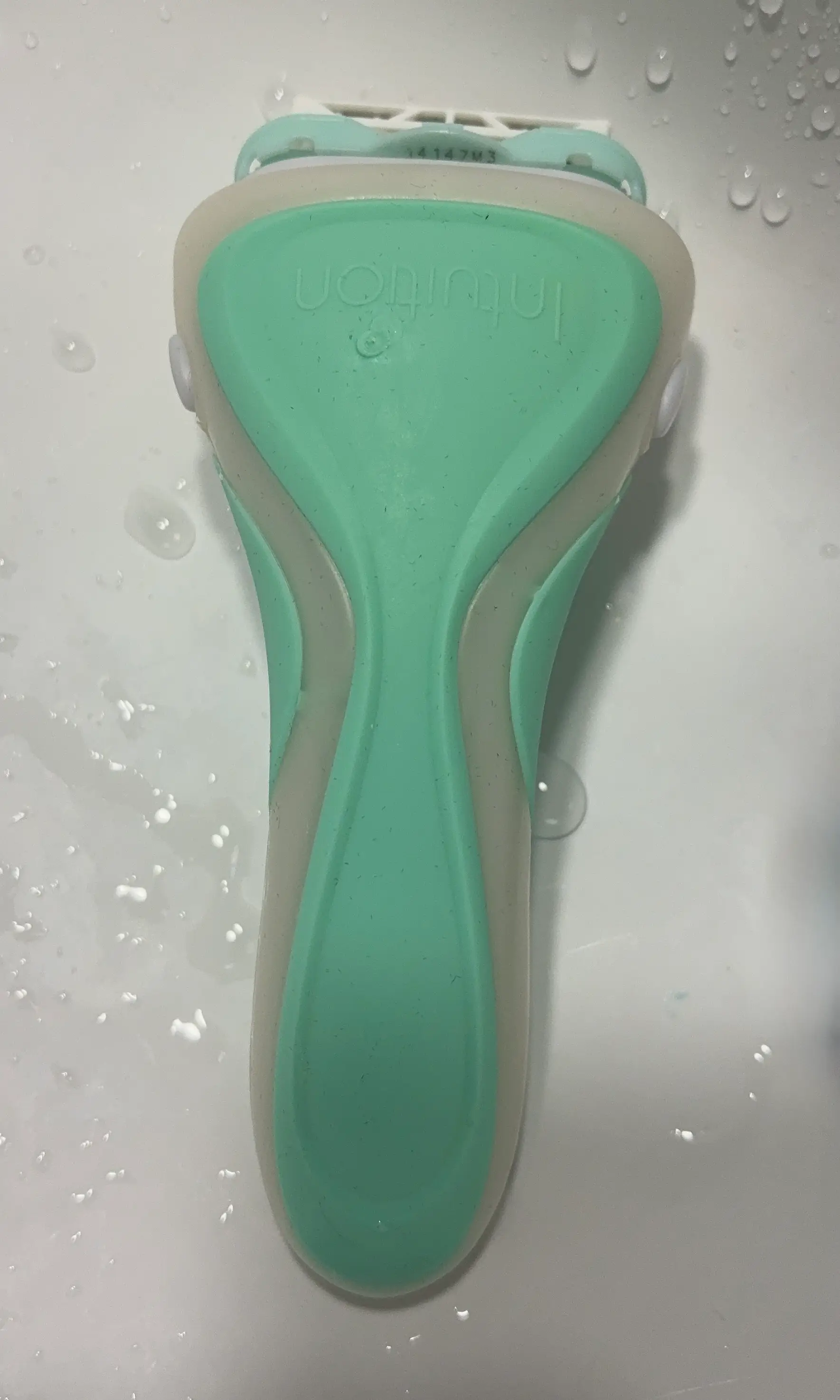 선택된 언니의파우치 리뷰 이미지 - [인튜이션 내추럴 면도기 센시티브 케어]