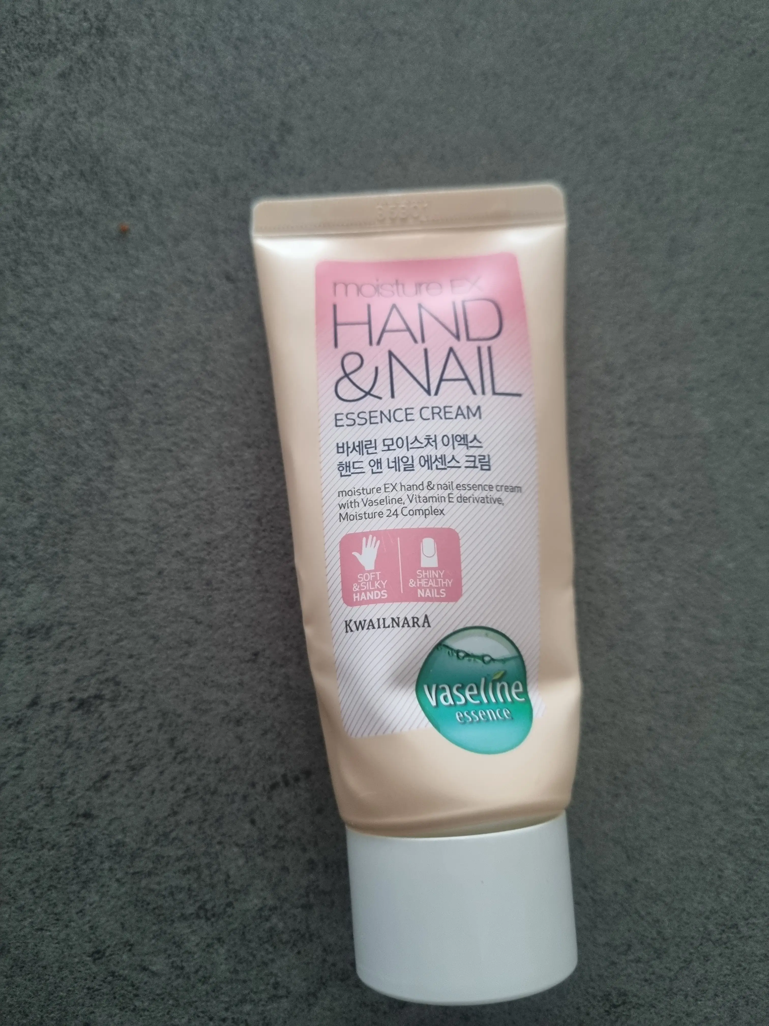 선택된 언니의파우치 리뷰 이미지 - [바세린 모이스처 EX 핸드 앤 네일 에센스 크림]