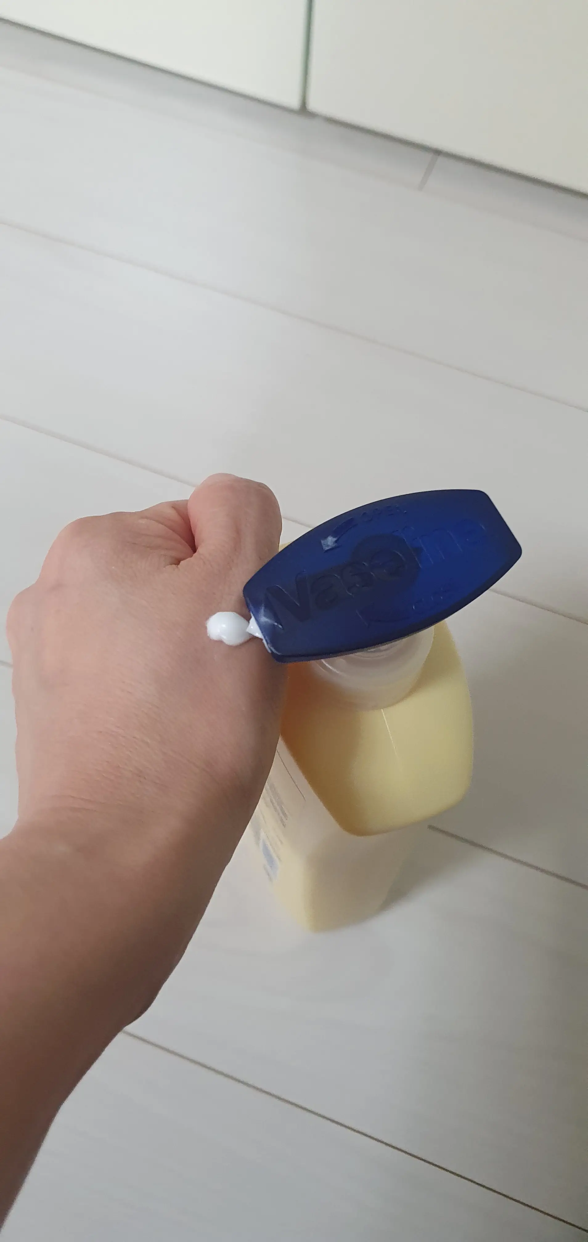 선택된 언니의파우치 리뷰 이미지 - [인텐시브 케어 드라이스킨 리페어 바디로션]