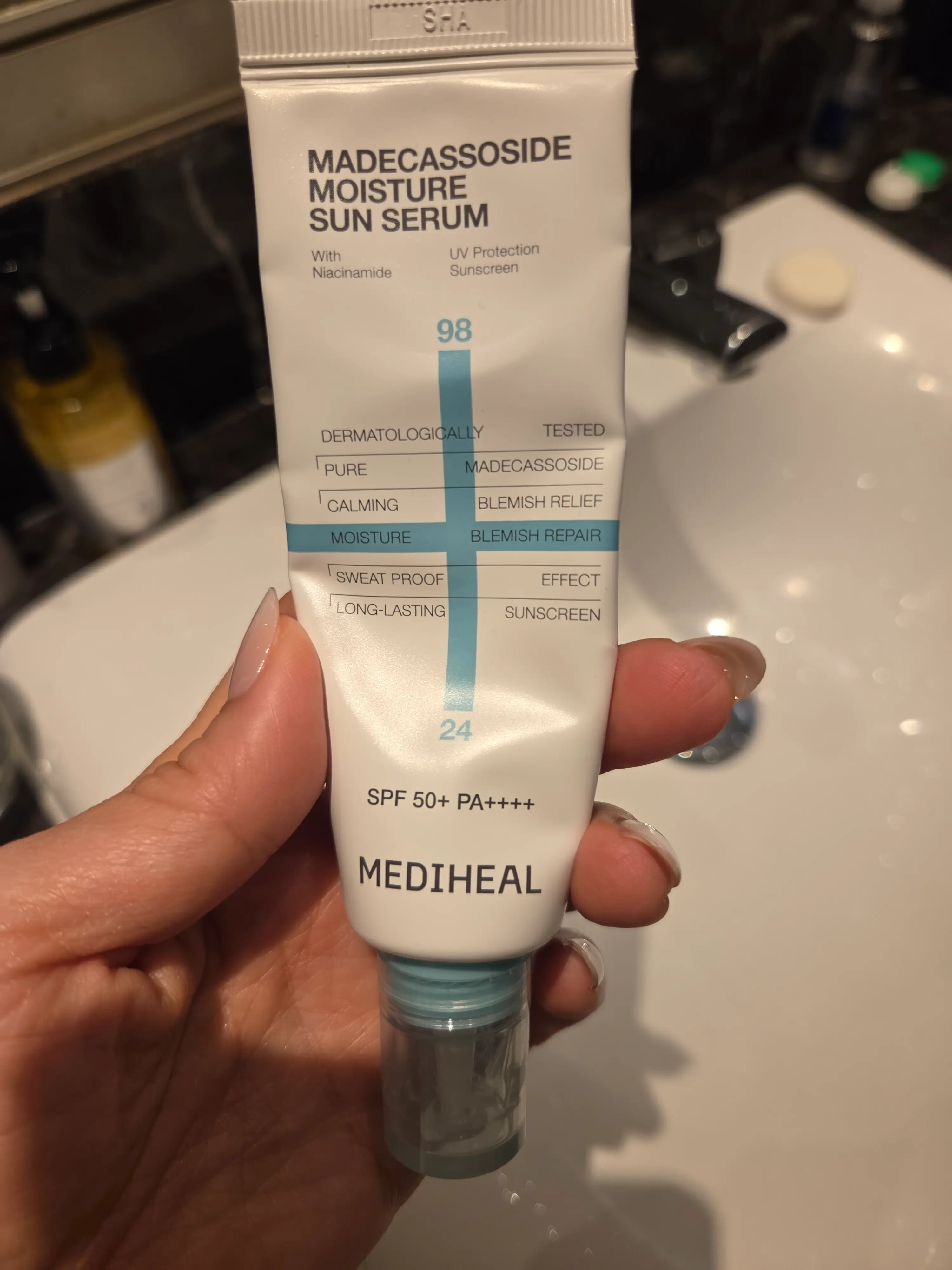 선택된 언니의파우치 리뷰 이미지 - [마데카소사이드 수분 선세럼 흔적 리페어]