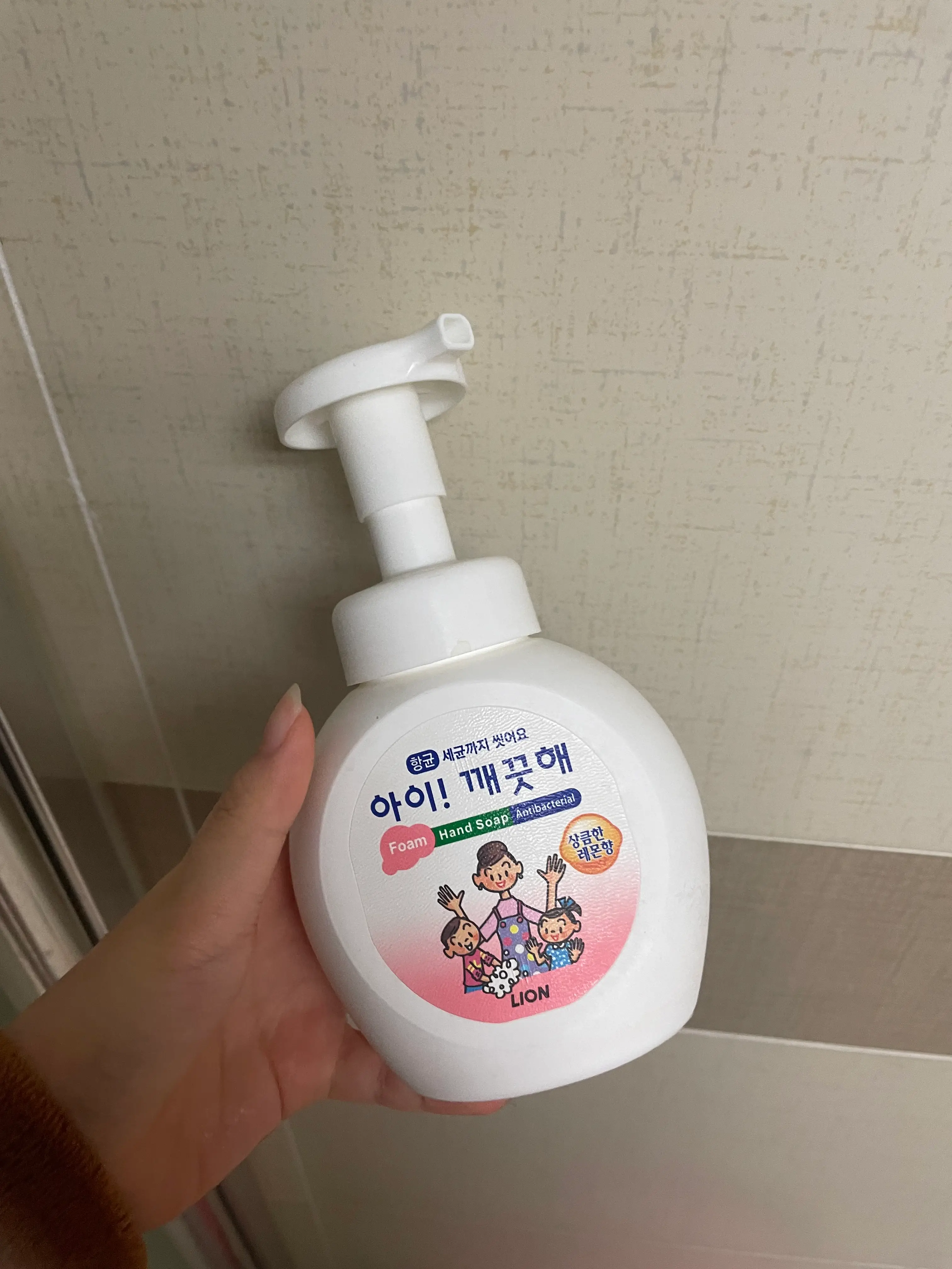 선택된 언니의파우치 리뷰 이미지 - [아이깨끗해 항균 폼 핸드솝 [레몬향]]