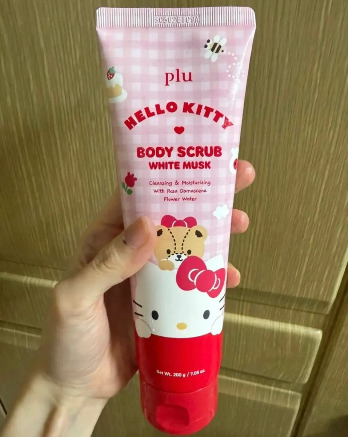 선택된 언니의파우치 리뷰 이미지 - [(플루X헬로키티) 바디 스크럽 화이트 머스크]