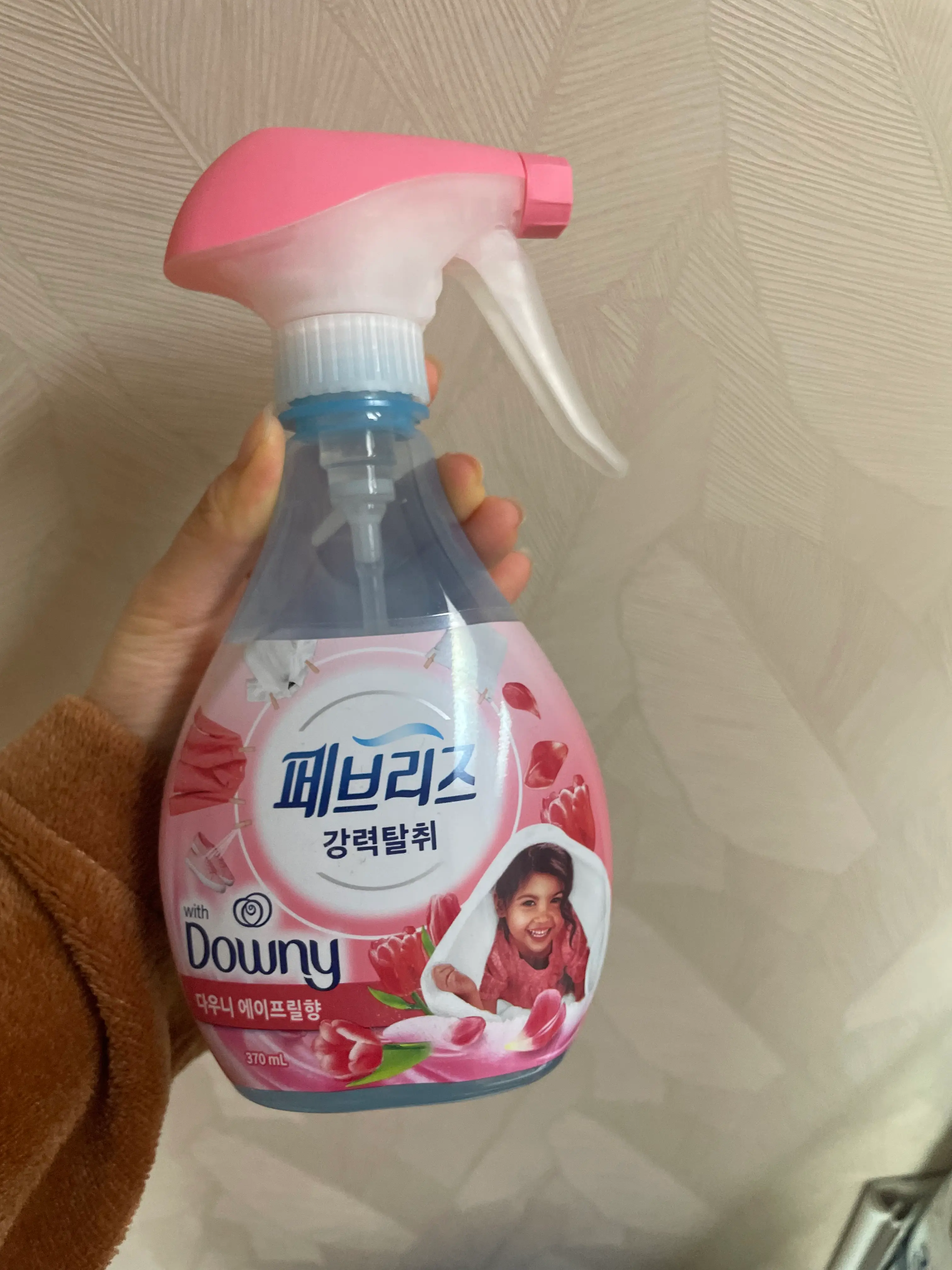 선택된 언니의파우치 리뷰 이미지 - [(페브리즈X다우니) 강력탈취 섬유탈취제 [다우니 에이프릴]]