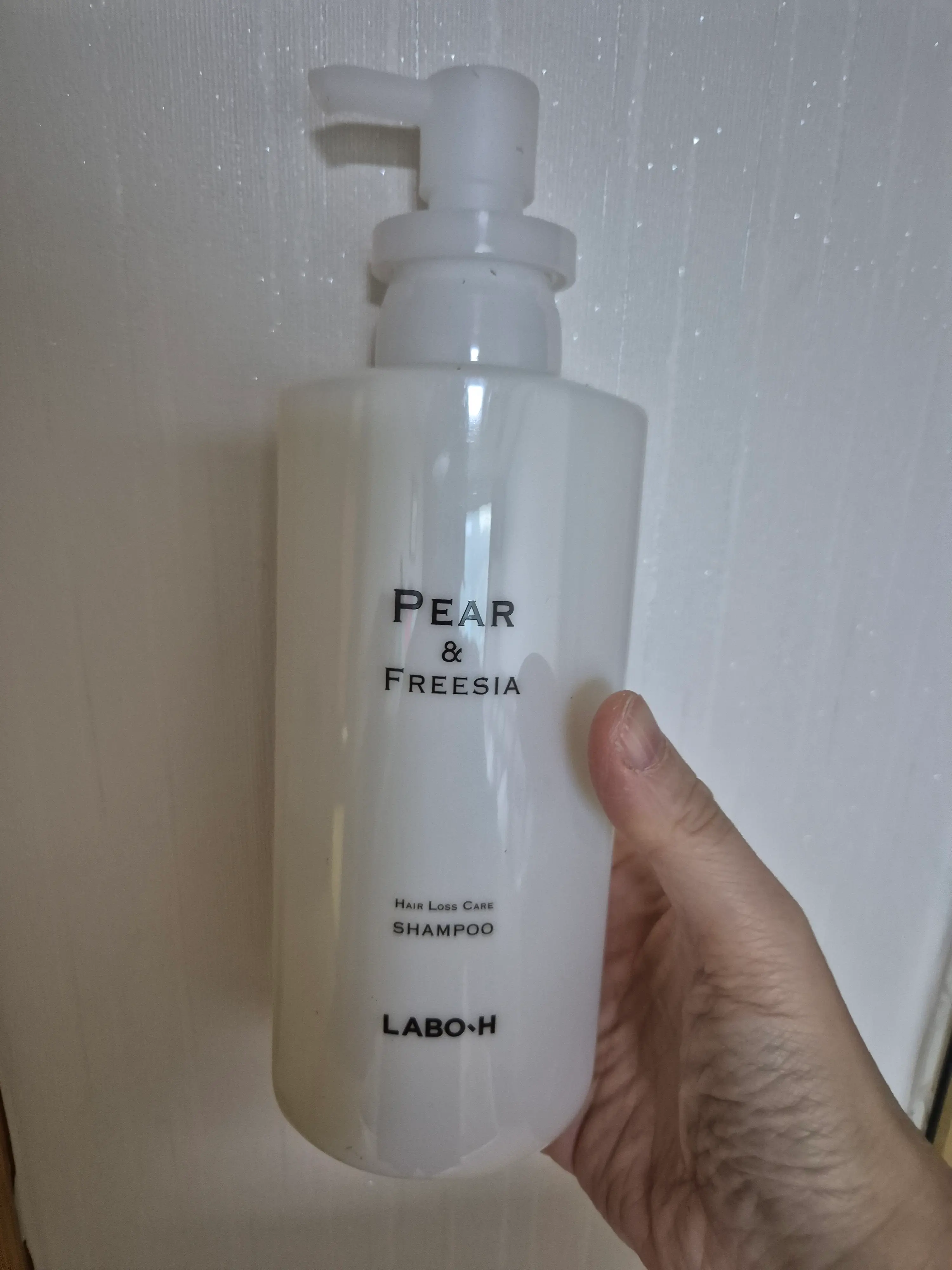 선택된 언니의파우치 리뷰 이미지 - [(퍼퓸 에디션) 탈모증상완화 샴푸 두피강화 [페어 앤 프리지아]]