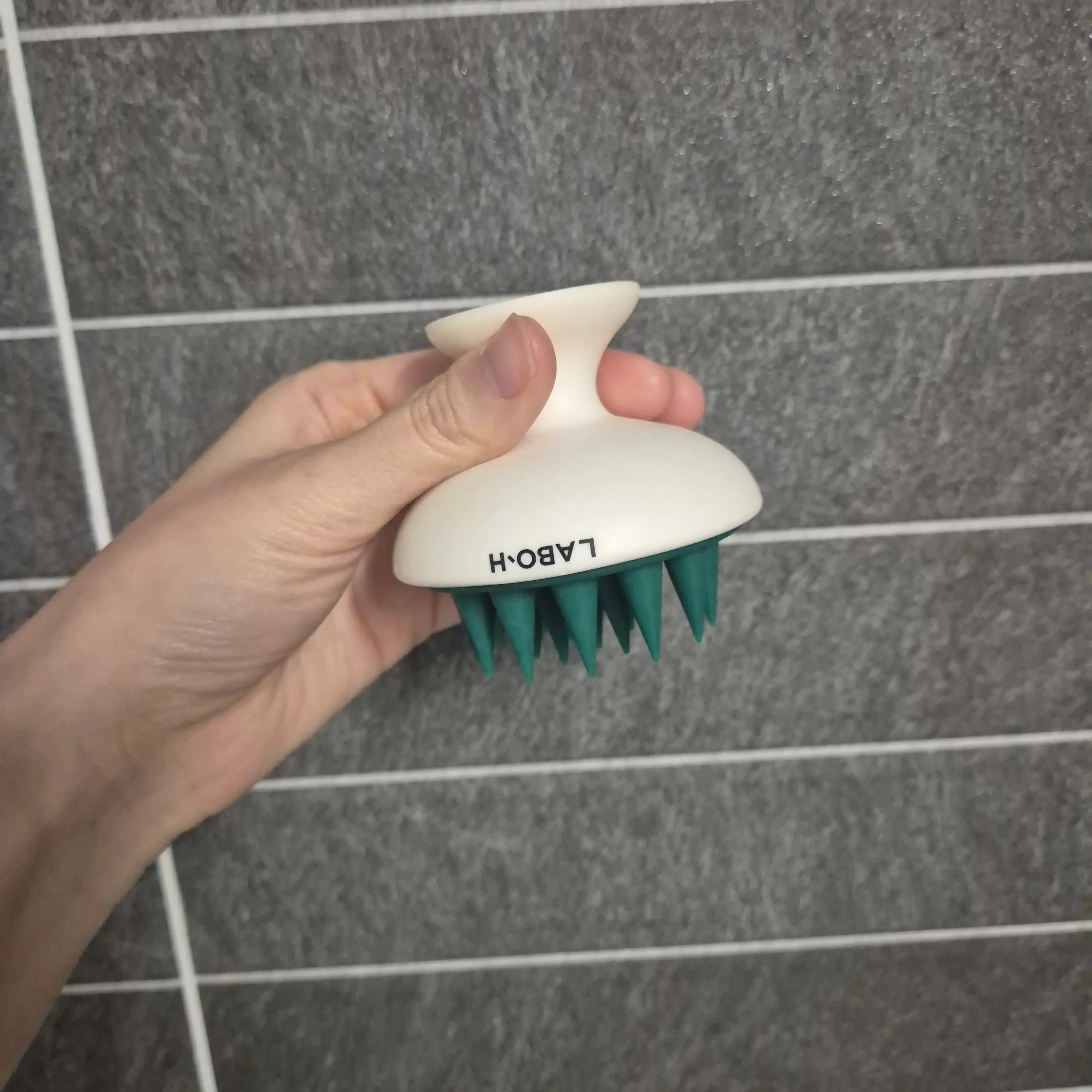 선택된 언니의파우치 리뷰 이미지 - [프리미엄 샴푸 브러시]