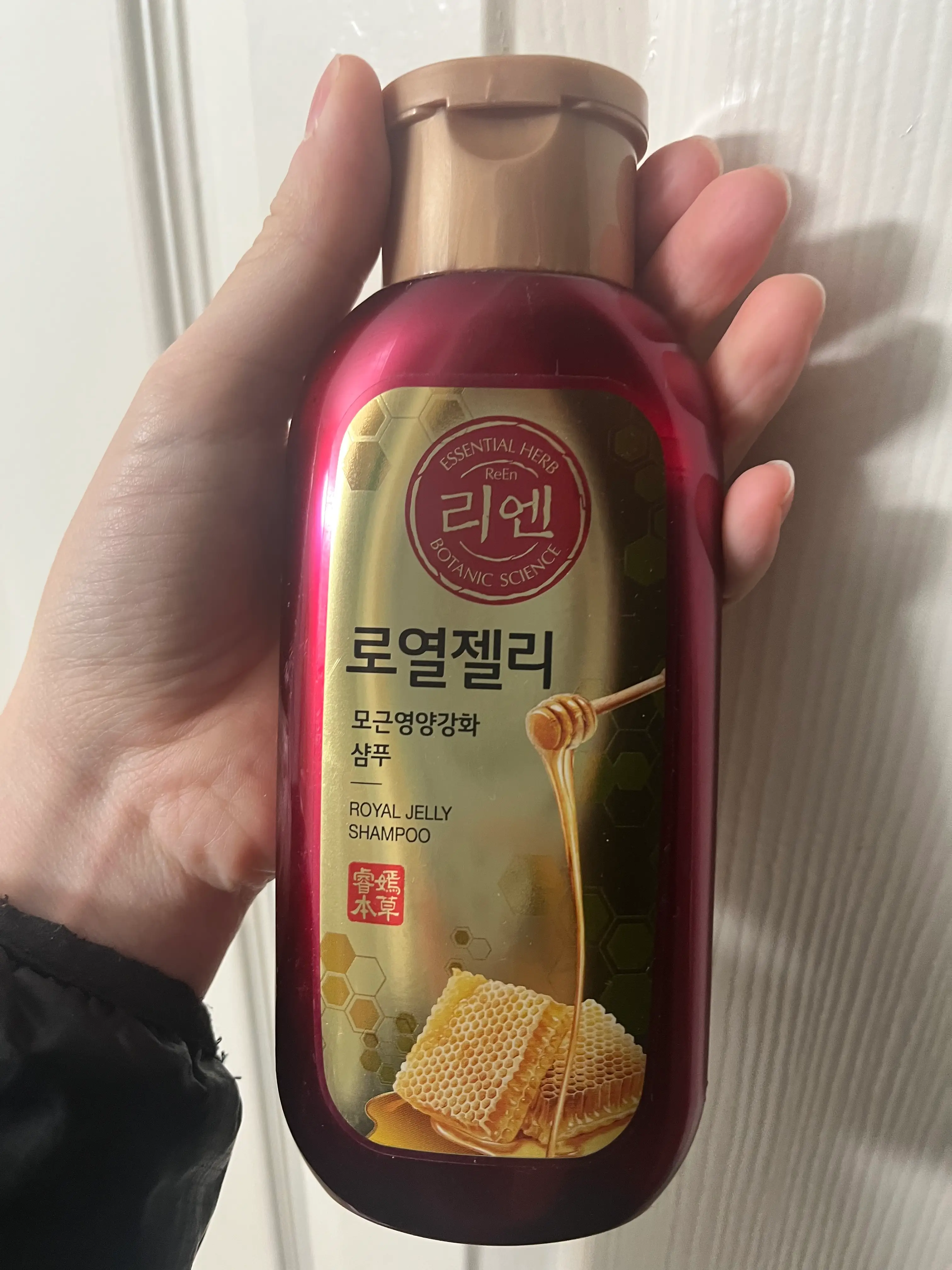선택된 언니의파우치 리뷰 이미지 - [로열젤리 모근영양강화 샴푸]