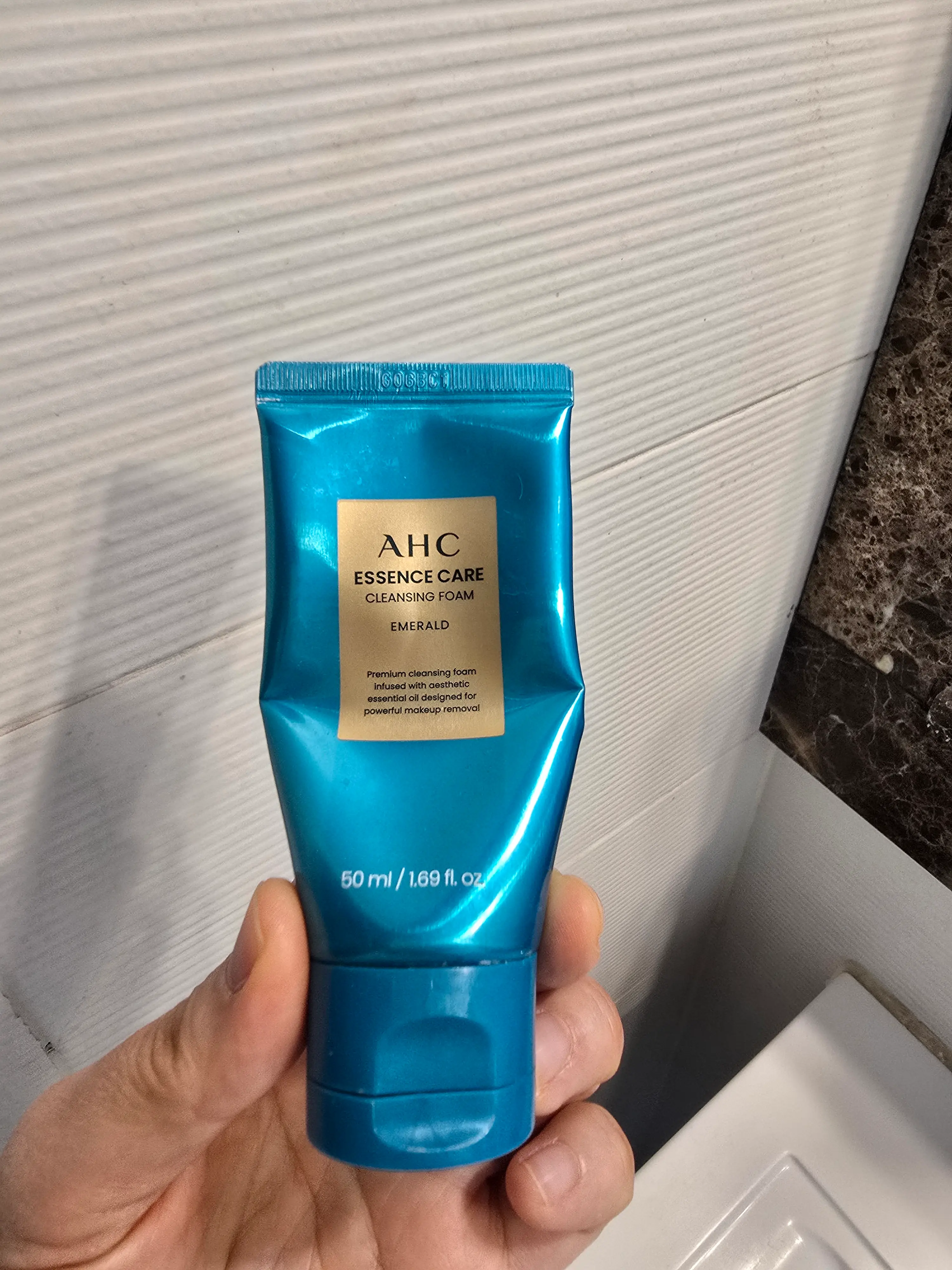 선택된 언니의파우치 리뷰 이미지 - [에센스 케어 클렌징 폼 에메랄드]