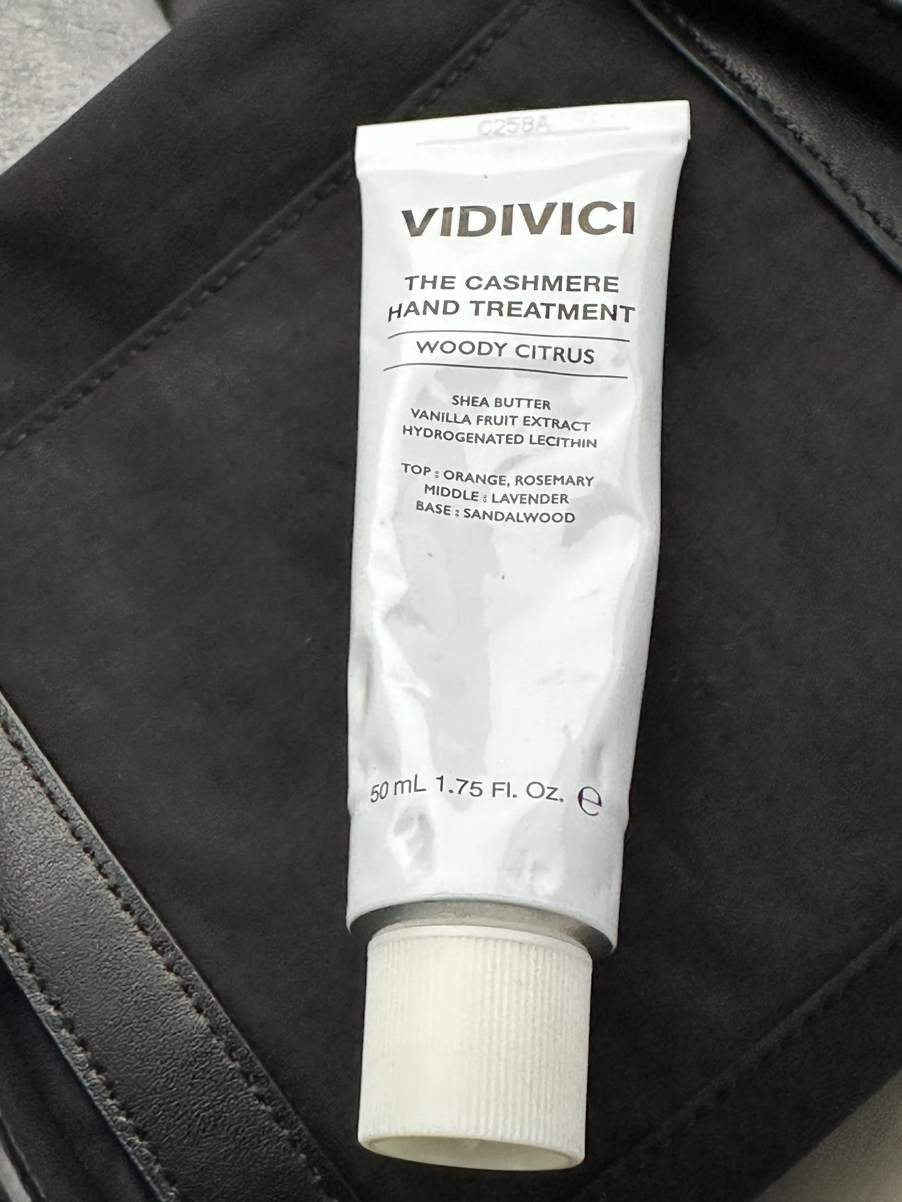 선택된 언니의파우치 리뷰 이미지 - [더 캐시미어 핸드 트리트먼트 [우디 시트러스]]