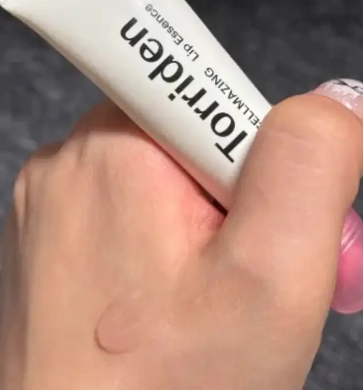 선택된 언니의파우치 리뷰 이미지 - [셀메이징 저분자 콜라겐 볼륨 립 에센스]