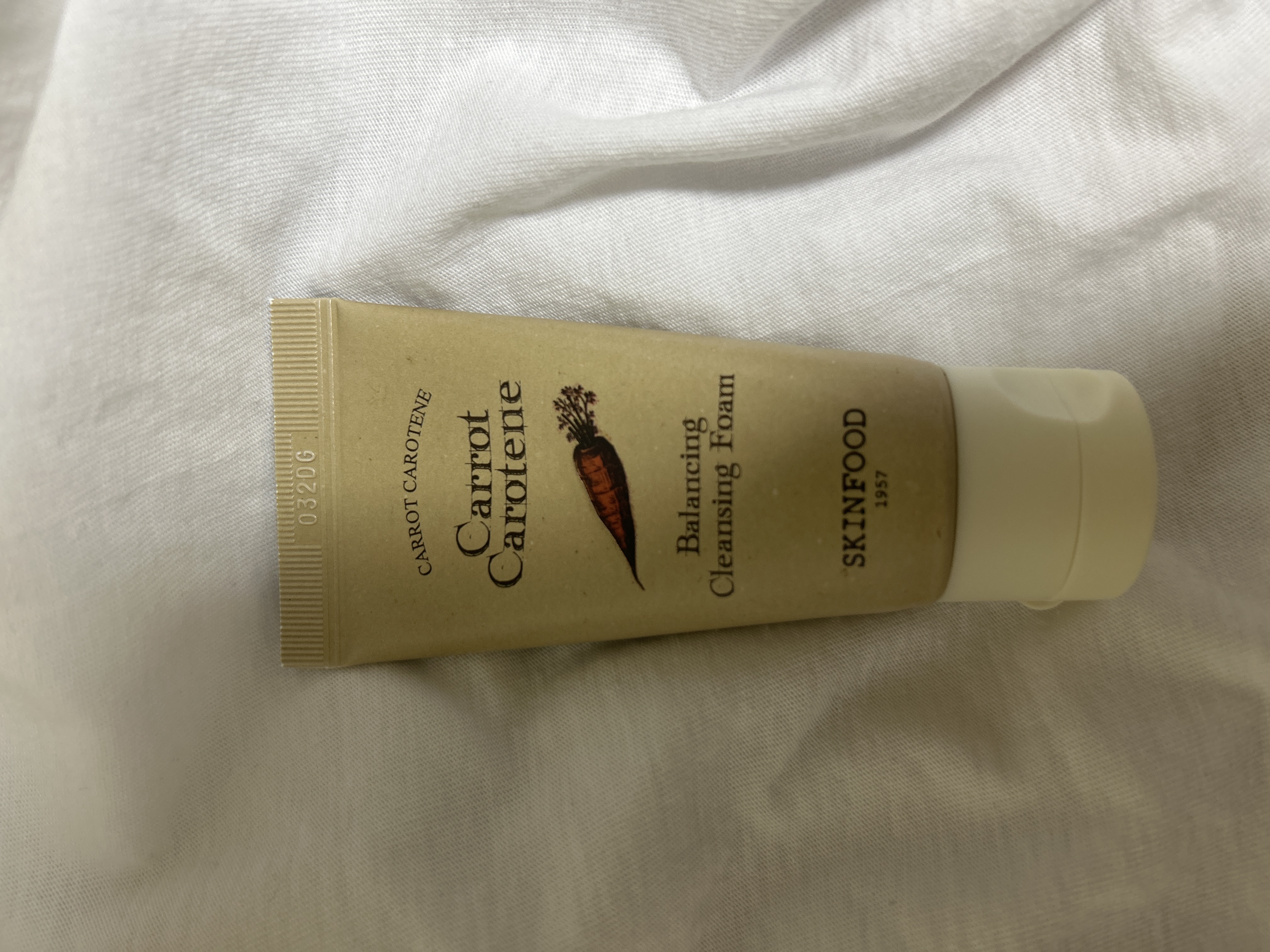 선택된 언니의파우치 리뷰 이미지 - [캐롯 카로틴 밸런싱 클렌징 폼]