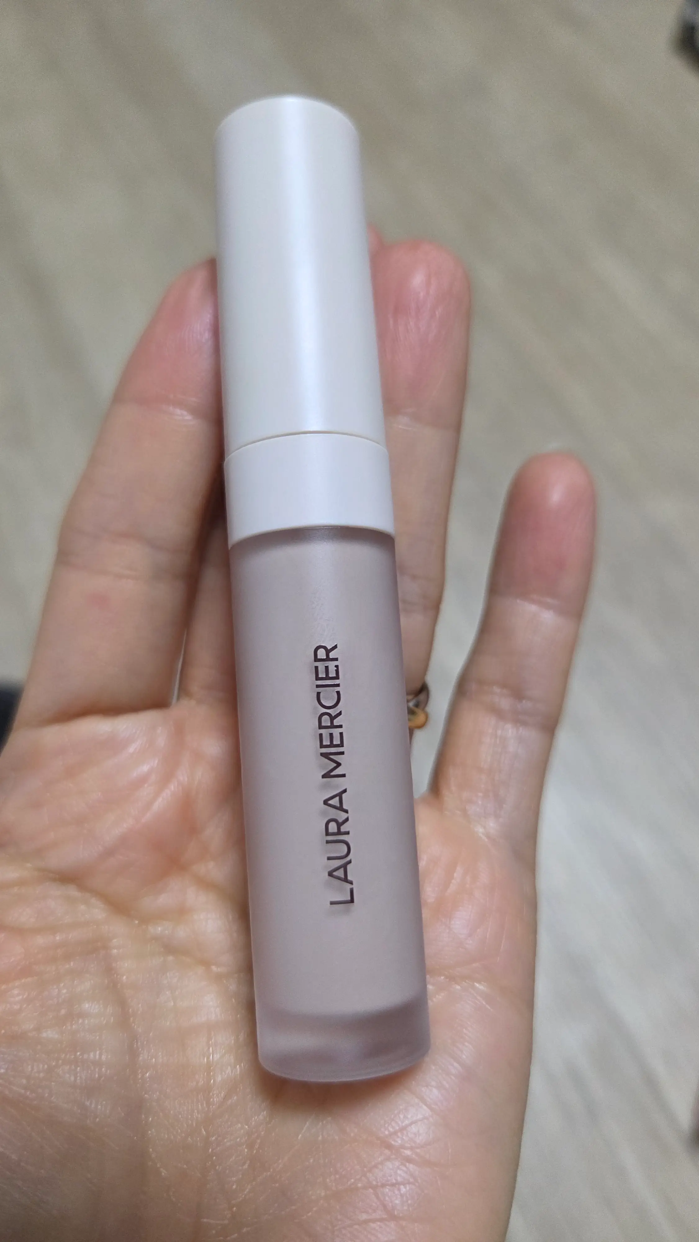 선택된 언니의파우치 리뷰 이미지 - [리얼 플로리스 웨이트리스 퍼펙팅 컨실러]