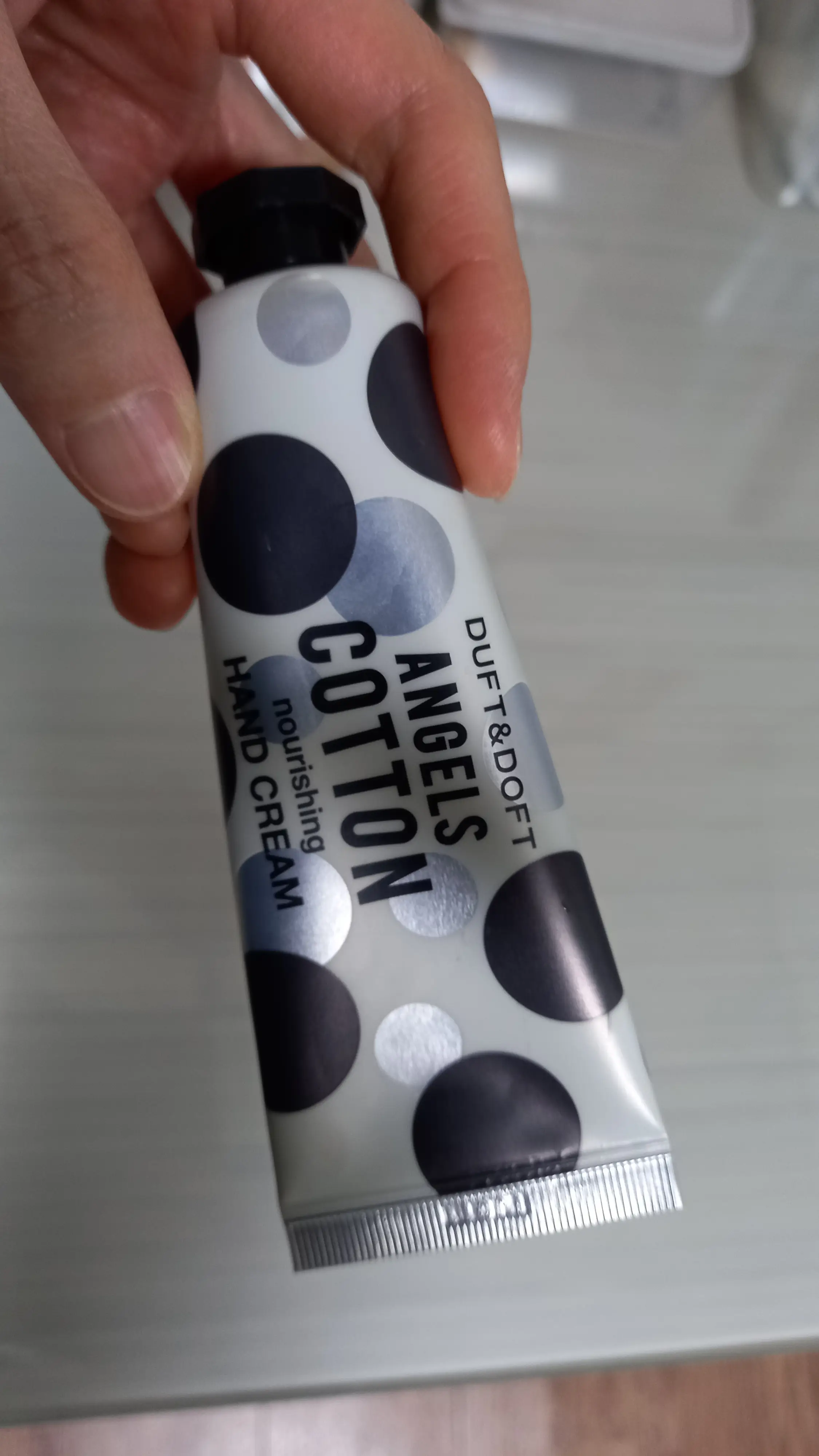 선택된 언니의파우치 리뷰 이미지 - [엔젤스코튼 너리싱 핸드크림]