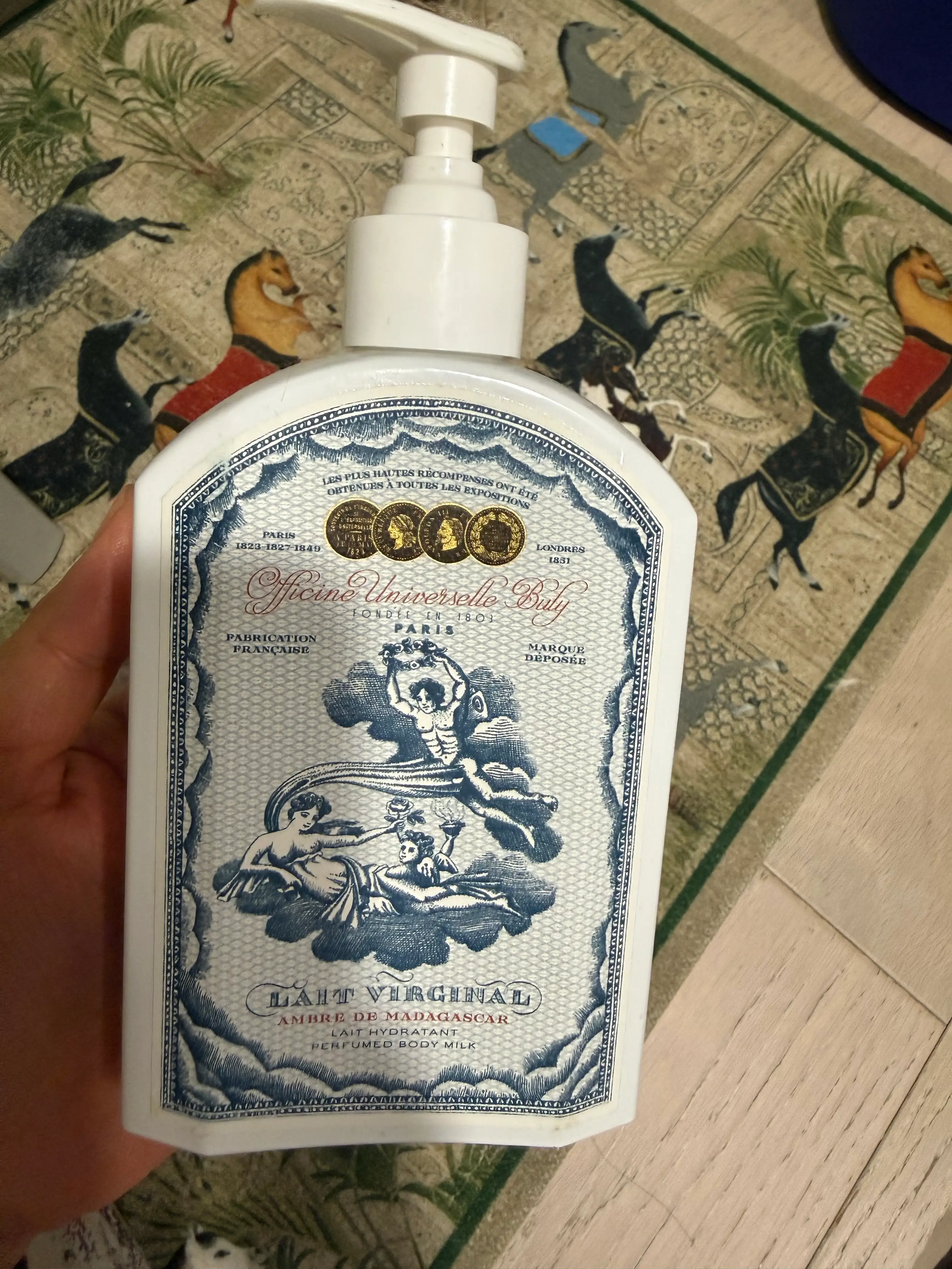 선택된 언니의파우치 리뷰 이미지 - [루브르 레 비지날 바디로션 [사모트라케의 승리의 여신 니케] ]