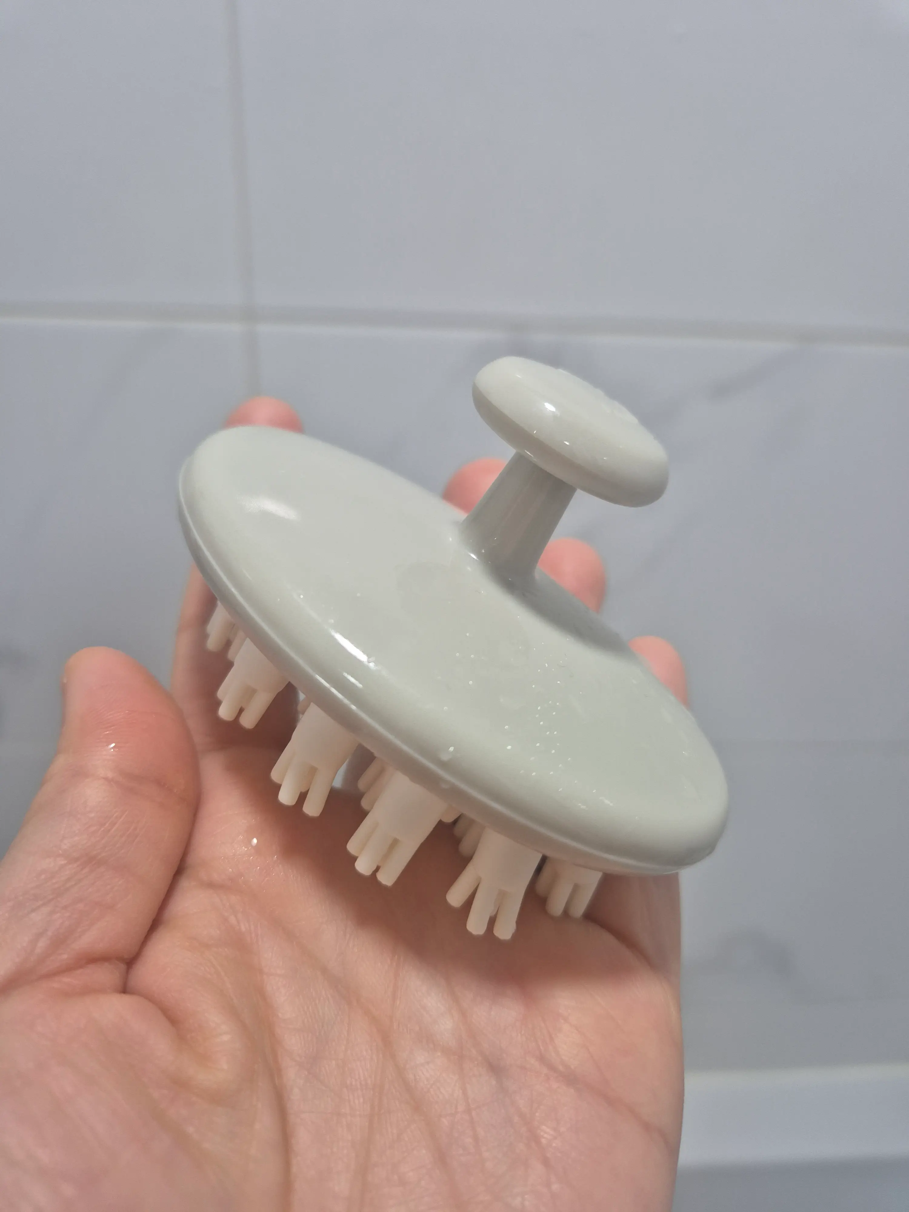 선택된 언니의파우치 리뷰 이미지 - [두피 마사지 브러시]